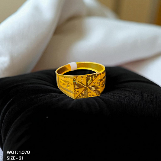 SIZE:21 (WGT: 1.070 GRAM APPROX) BIS CERTIFIED HUID HALLMARK 916 22KT GOLD GENTS FINGER RING FOR MENS 1 PIECE.