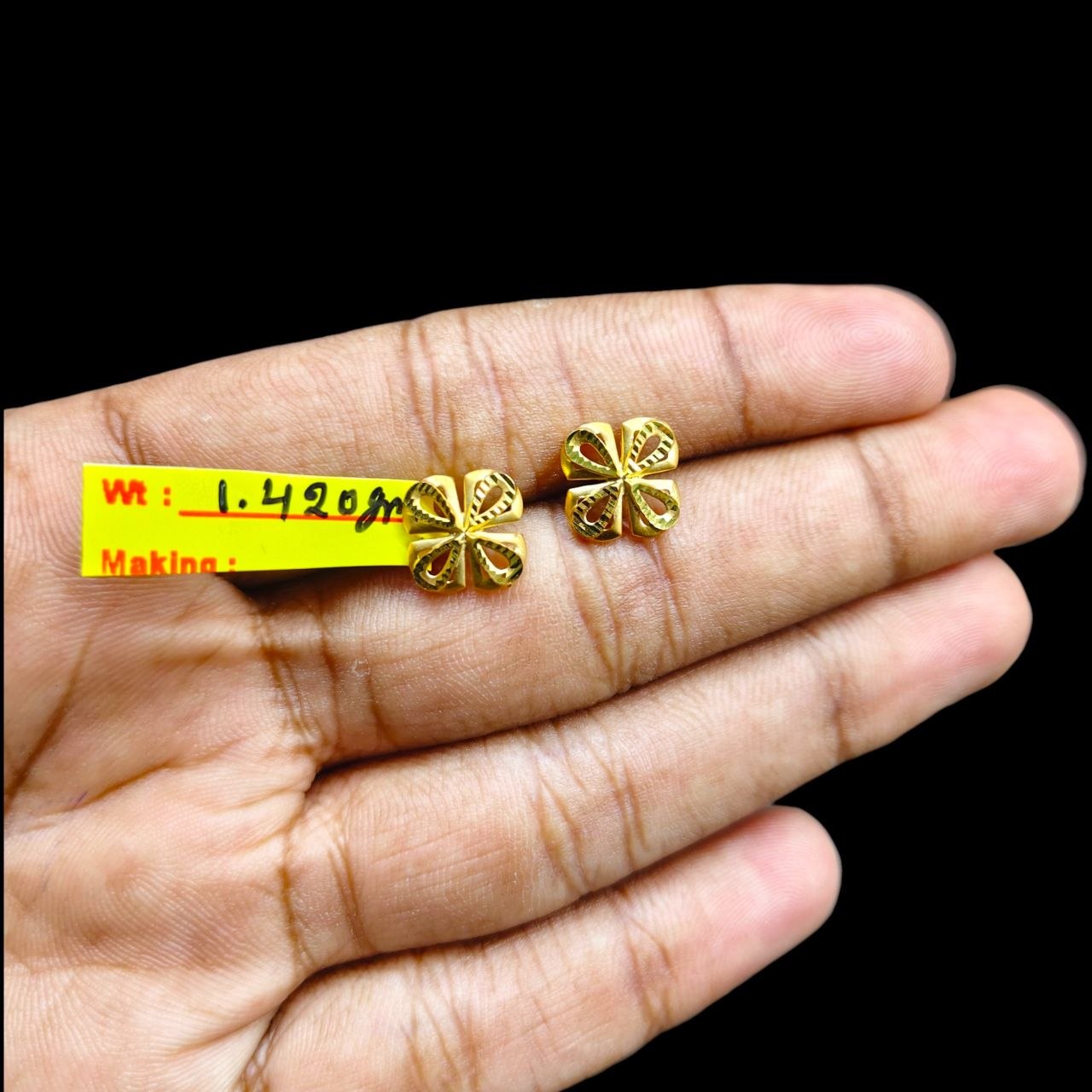 GOLD TOPS- BIS CERTIFIED (WGT: 1.420 GM APPROX) HUID HALLMARK 375 9KT GOLD TOPS 1 PAIR BEST FOR MARRIAGE GIFT.