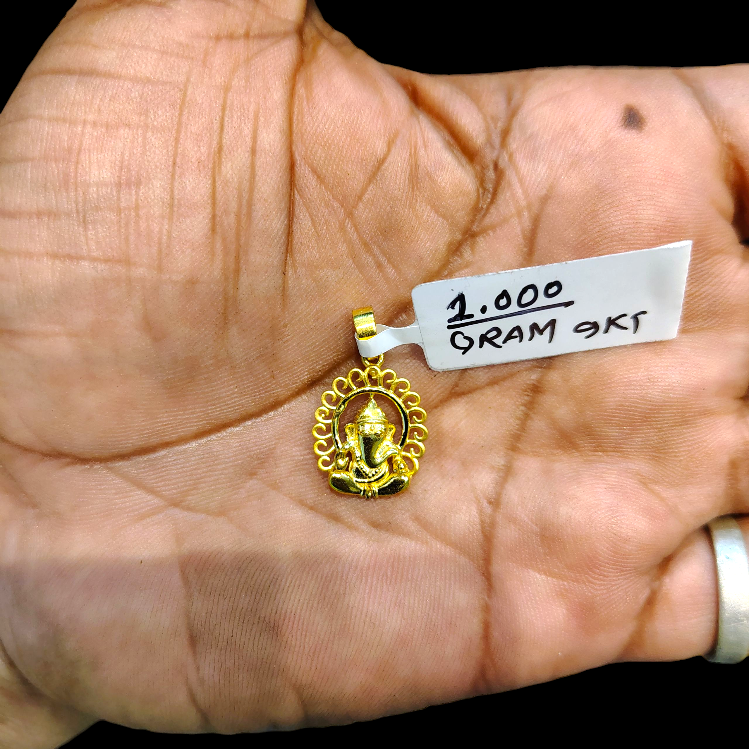 (GLC9) TRJ WGT: 1.00 GM APPROX BIS CERTIFIED HUID HALLMARK 9KT GOLD LOCKET FOR WOMEN 1 PIECE  FOR REGULAR USE CHAIN NOT INCLUDED.