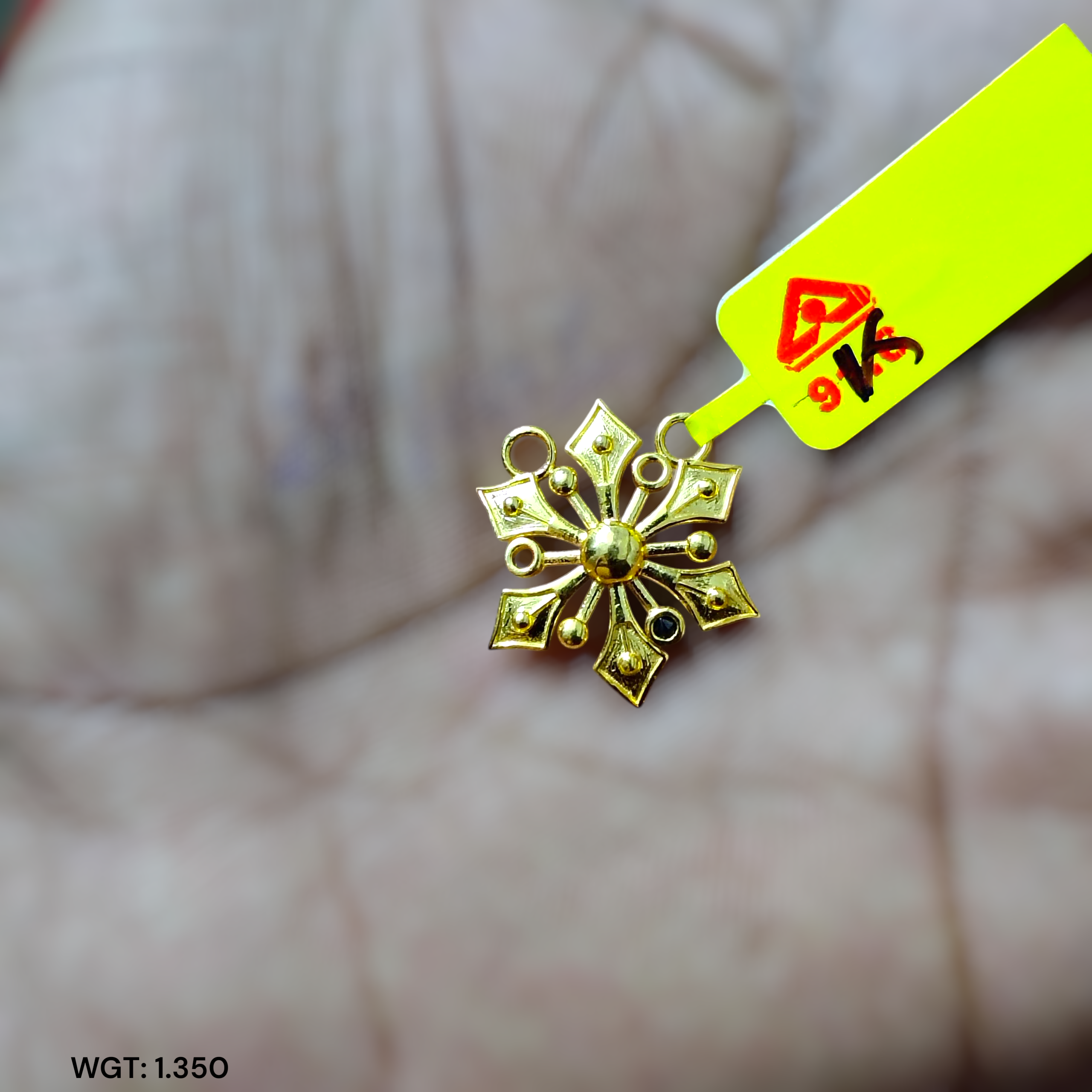 (GPM9) TRJ WGT: 1.350 GM APPROX BIS CERTIFIED HUID HALLMARK 9KT GOLD PENDANT FOR WOMEN 1 PIECE FOR REGULAR USE.