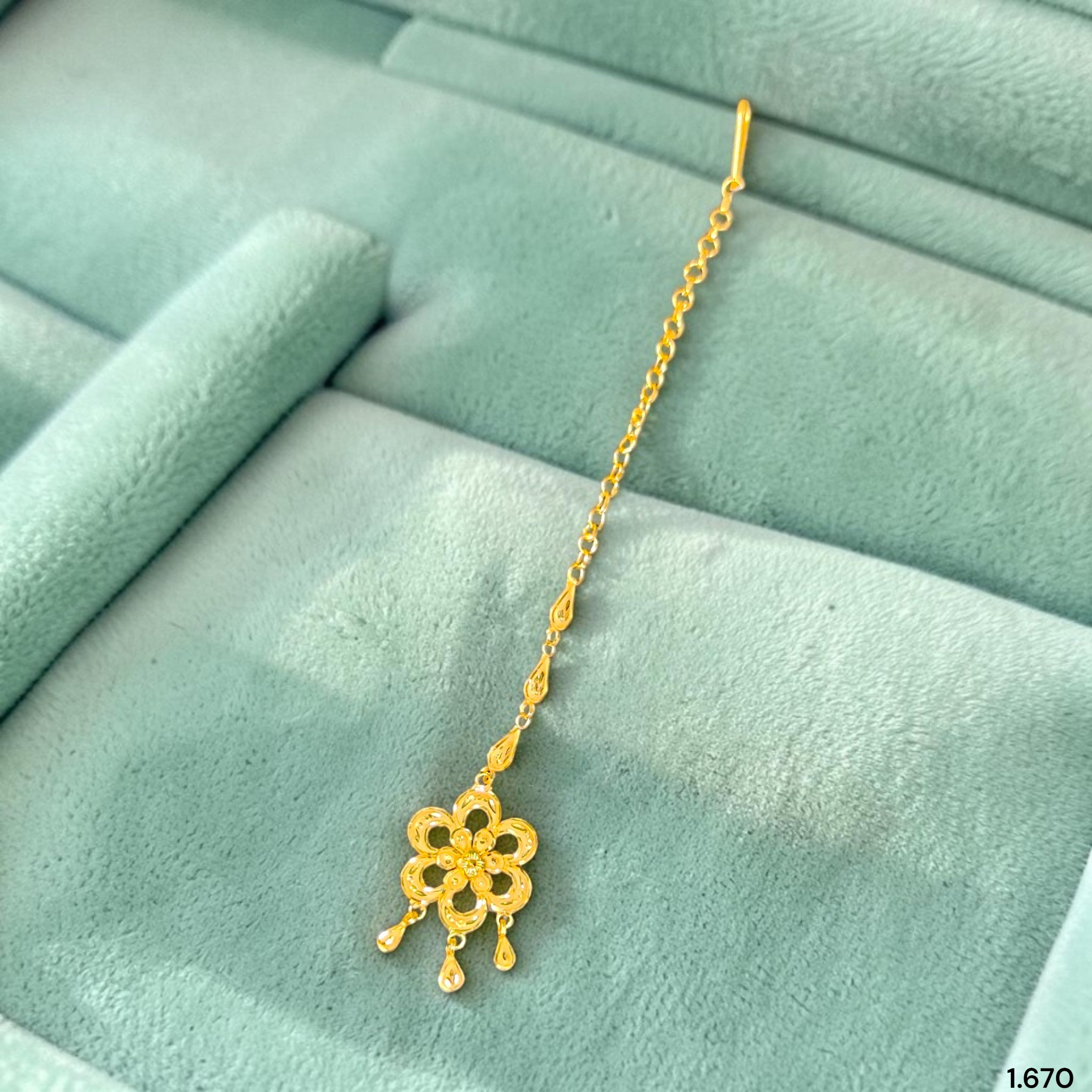 GOLD TICKLY- (WGT: 1.670 GM APPROX) CERTIFIED BIS HUID HALLMARK 375 9KT GOLD TICKLY (MANGTIKA) 1 PIECE FOR MARRIAGE.(J3CKBN)