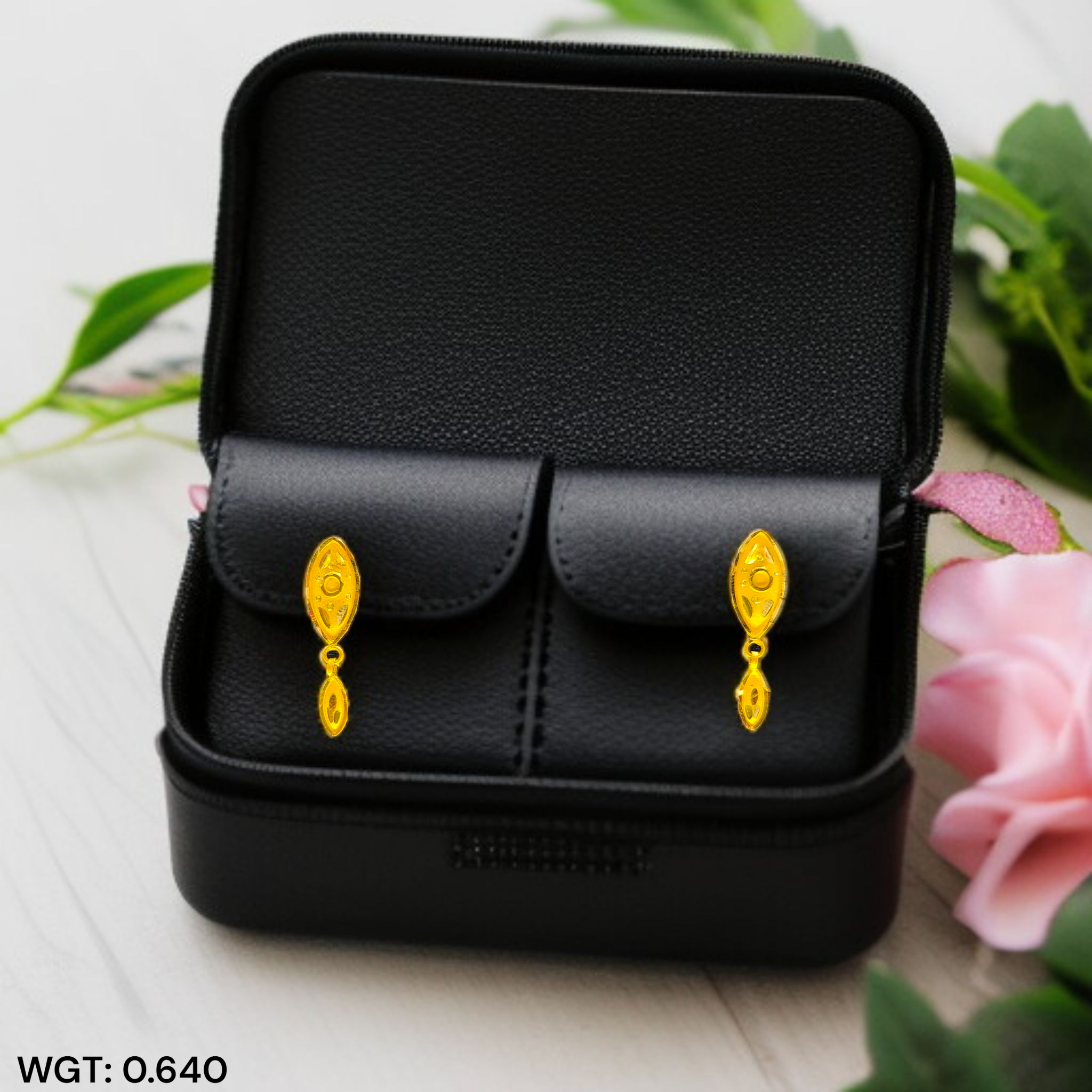(GSE22) BIS CERTIFIED WGT: 0.640 GM APPROX HUID HALLMARK 916 22KT GOLD TOPS 1 PAIR FOR WOMEN.