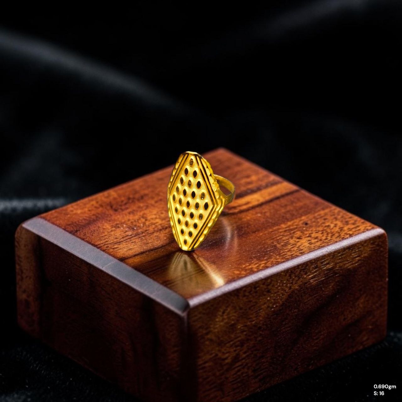 LADIES RING- (SIZE: 16) WGT: 0.690 GM APPROX BIS CERTIFIED HUID HALLMARK 9KT GOLD FINGER RING FOR WOMEN 1 PIECE