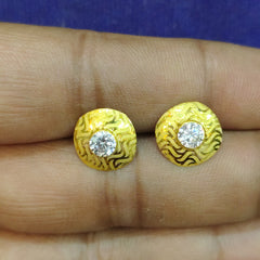 STUD EARRING- D- 8LKJ9A (WGT: 1.010 GM APPROX) HALLMARK 18KT GOLD EAR TOPS STUD 1 PAIR FOR REGULAR USE.
