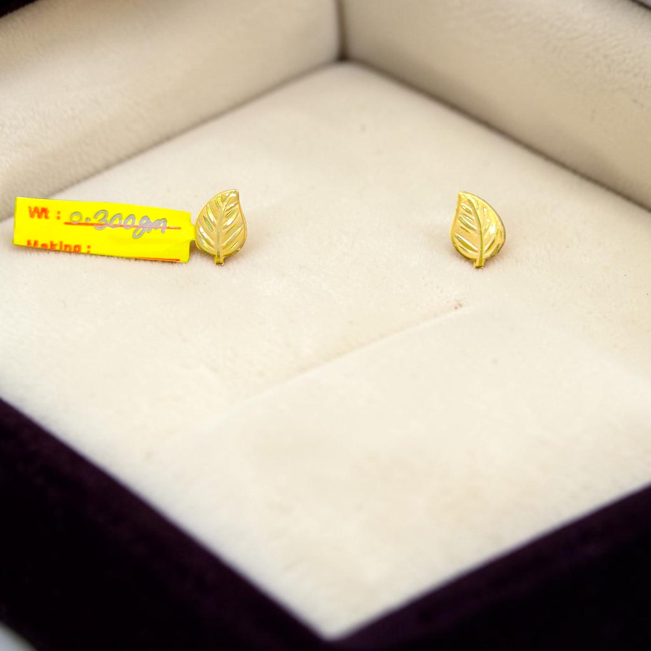 GOLD TOPS- BIS CERTIFIED (WGT: 0.300 GM APPROX) HUID HALLMARK 375 9KT GOLD TOPS 1 PAIR BEST FOR MARRIAGE GIFT.