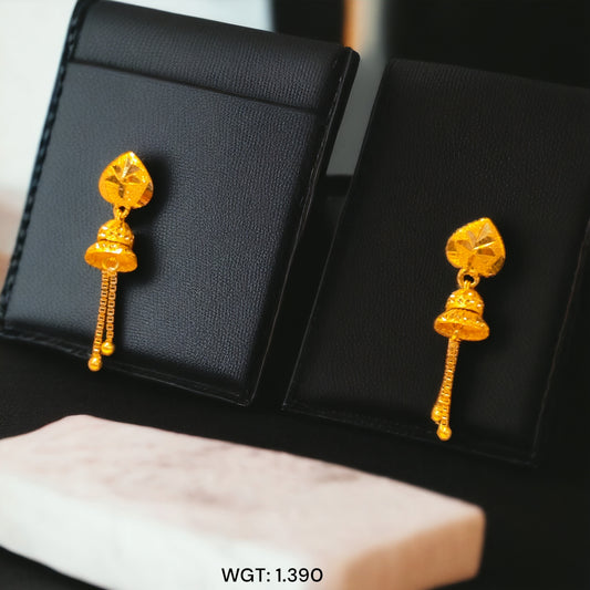 (GPT) RAJLAXMI (WGT: 1.390 GM APPROX) HALLMARK 18KT GOLD EAR TOPS STUD 1 PAIR FOR REGULAR USE.