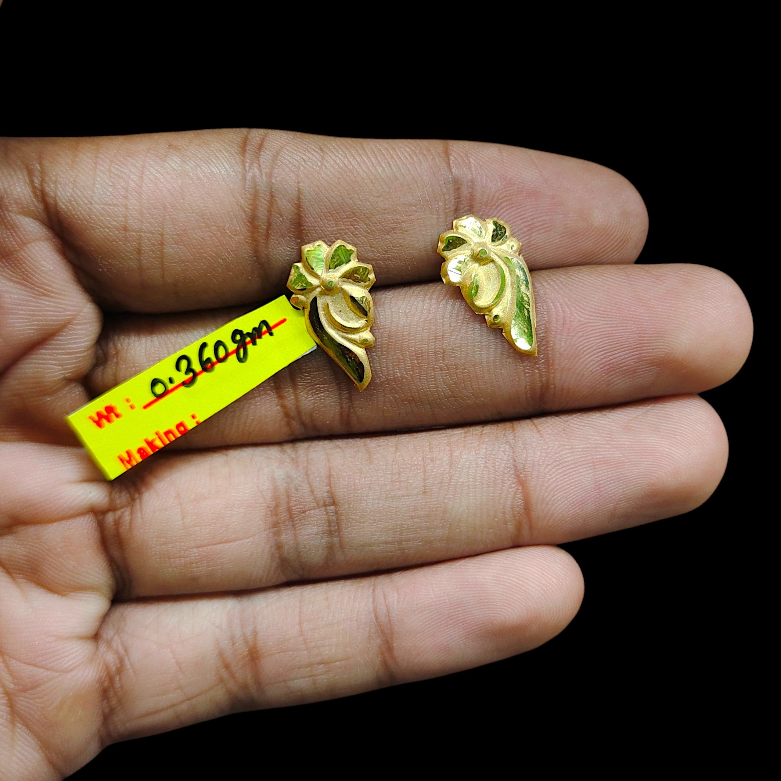 GOLD TOPS- BIS CERTIFIED (WGT: 0.360 GM APPROX) HUID HALLMARK 375 9KT GOLD TOPS 1 PAIR BEST FOR MARRIAGE GIFT.