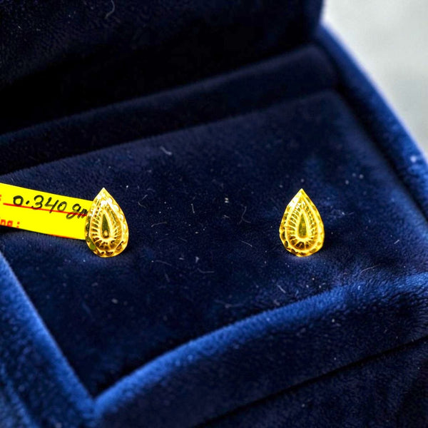 GOLD TOPS- BIS CERTIFIED (WGT: 0.340 GM APPROX) HUID HALLMARK 375 9KT GOLD TOPS 1 PAIR BEST FOR MARRIAGE GIFT.
