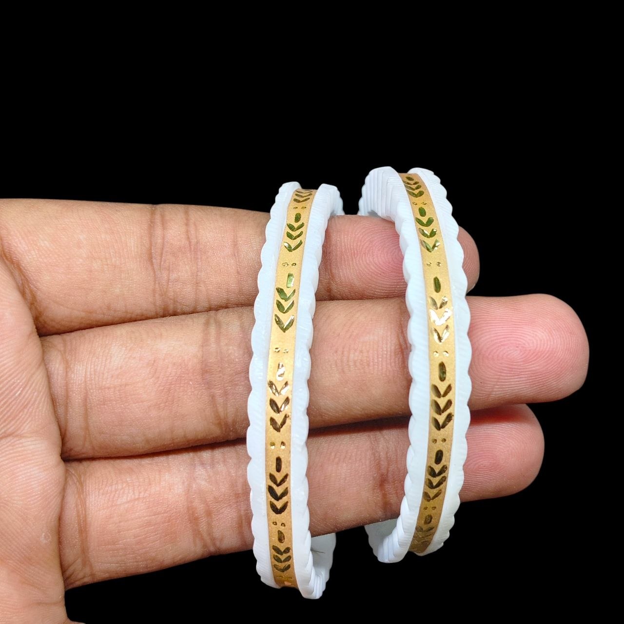 SAKHA BADHANO- (SIZE:24) WGT: 1.420 GM APPROX HUID HALLMARK 22KT GOLD SAKHA BADHANO BANGLES 1 PAIR DESIGN FOR REGULAR USE.