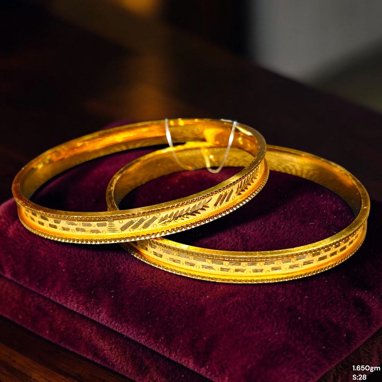 GOLD CHURI NOA- SIZE-28 (WGT: 1.650 GM APPROX) BIS CERTIFIED HUID HALLMARK 22KT GOLD SOCKET CHURI (CHILA PATH DESIGN) 1 PAIR FOR REGULAR USE FOR WOMAN.