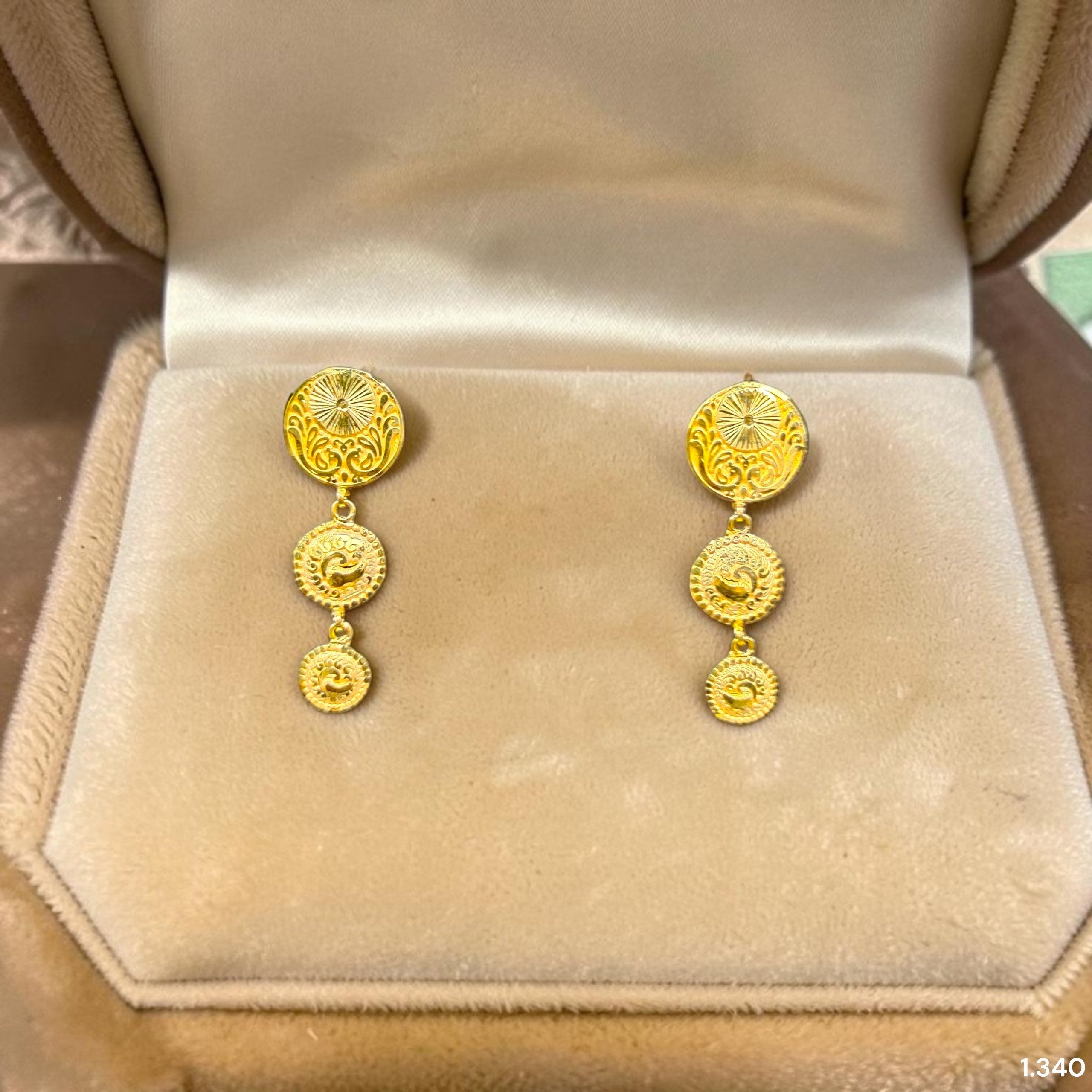 GOLD EARRINGS- (WGT: 1.340 GM APPROX) BIS CERTIFIED HUID HALLMARK 9KT GOLD EARRINGS 1 PAIR FOR WOMEN (BEST FOR GIFT IN MARRIAGE). (MZZ9FP)-(U8G7WN)