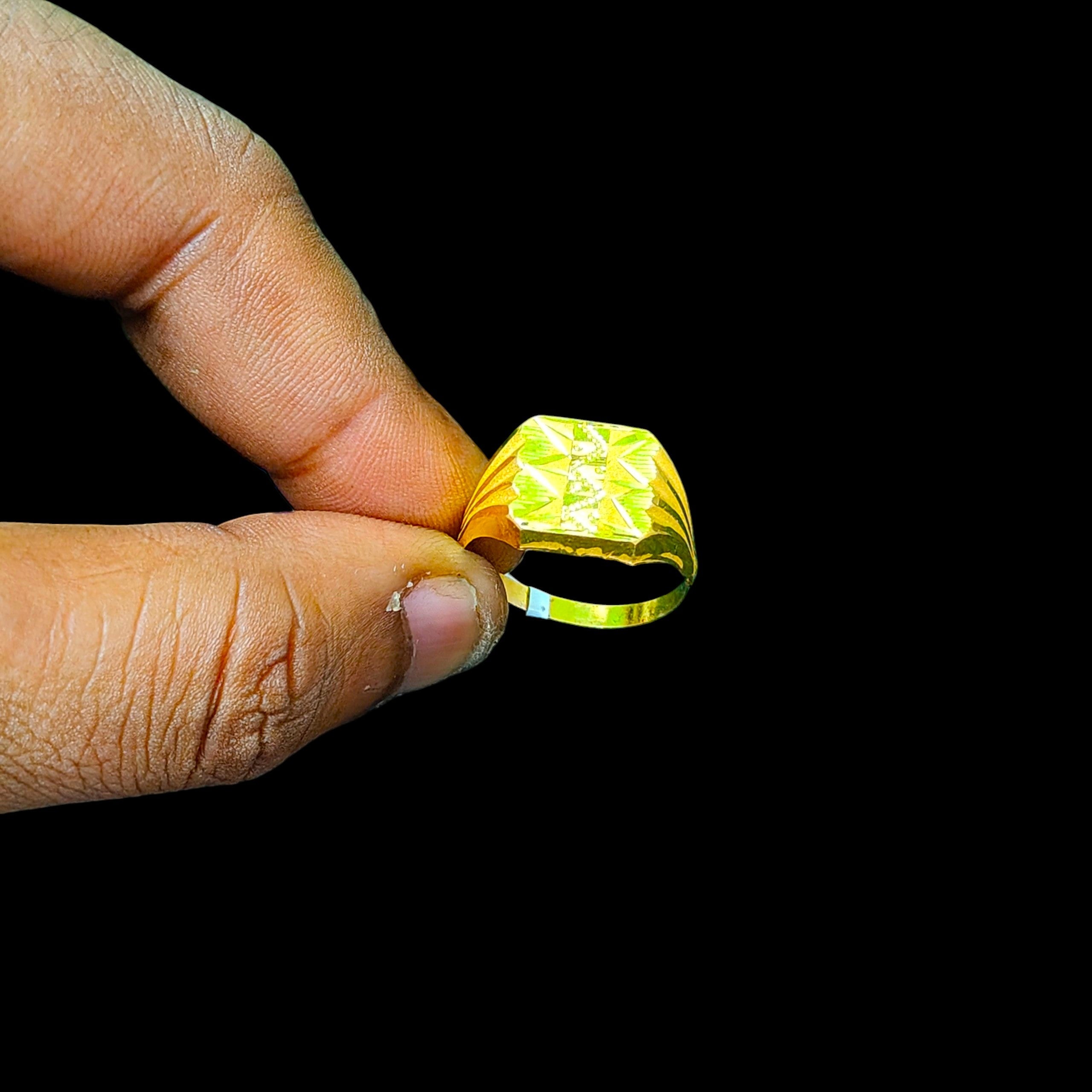GENTS RING- TRJ (SIZE:21) WGT: 0.720 GM APPROX BIS CERTIFIED HUID HALLMARK 375 9KT GOLD FINGER RING FOR MEN 1 PIECE.
