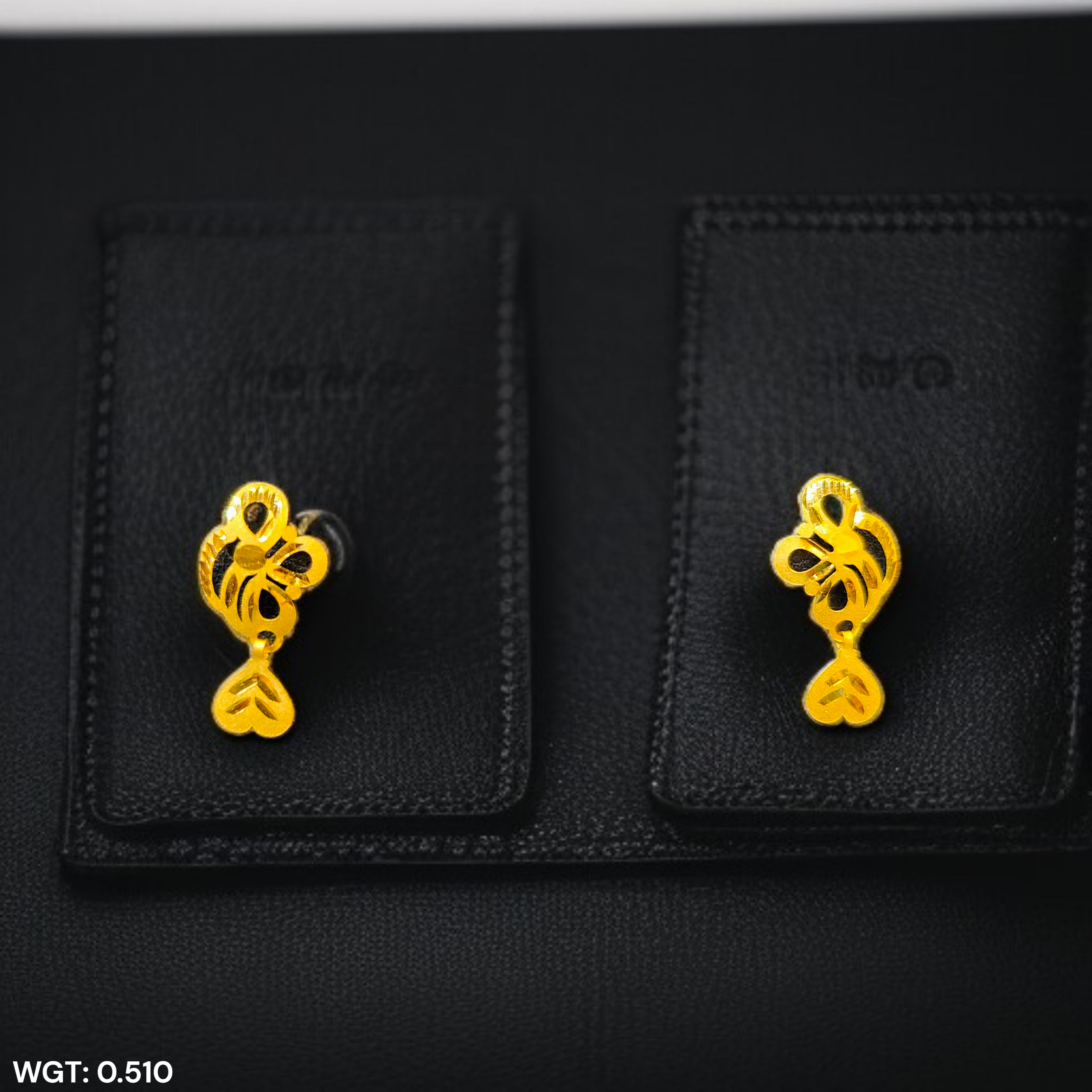 (GSE22) BIS CERTIFIED WGT: 0.510 GM APPROX HUID HALLMARK 916 22KT GOLD TOPS 1 PAIR FOR WOMEN.