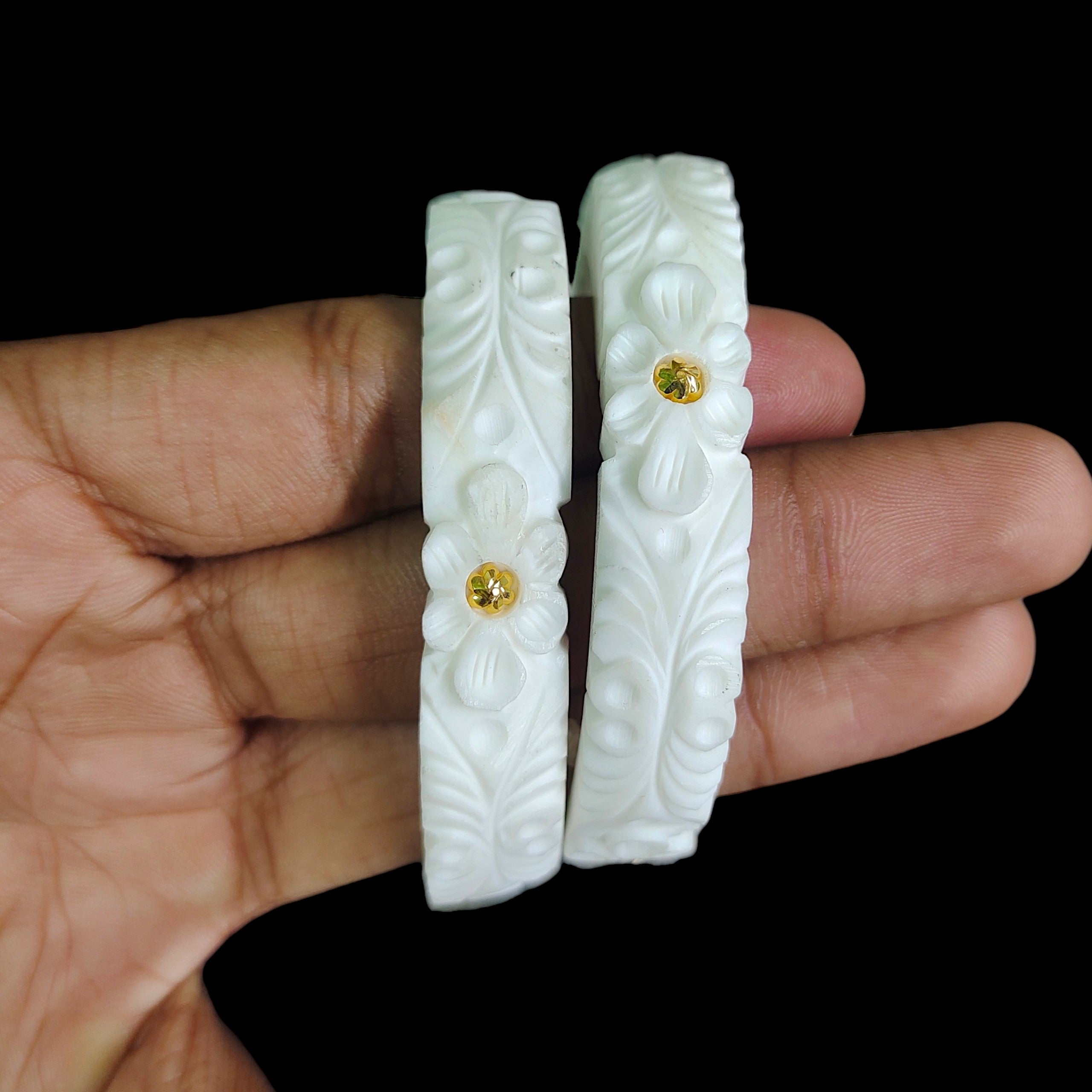 GSB22K- SIZE:22 (WGT: 0.870 GM APPROX) BIS CERTIFIED HUID HALLMARK 22KT GOLD SAKHA BADHANO 1 PAIR FOR WOMEN FOR REGULAR USE.