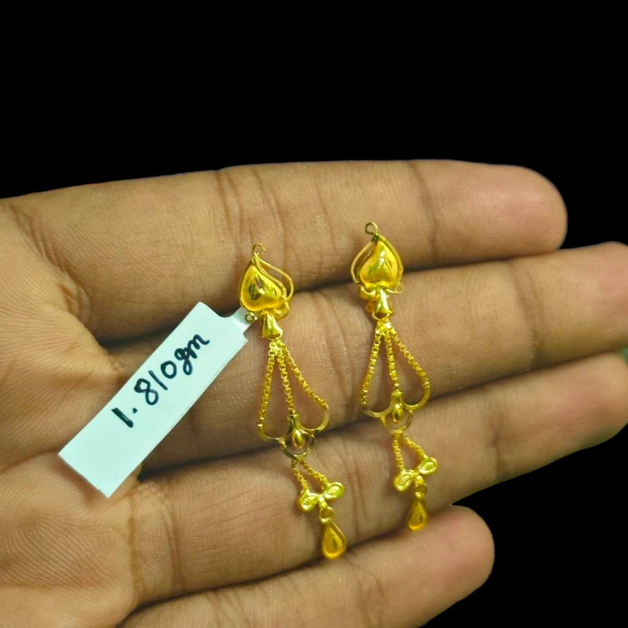 GOLD EARRINGS- BIS CERTIFIED WGT: 1.810 GM APPROX HUID HALLMARK 916 22KT GOLD EARRINGS 1 PAIR FOR WOMEN.