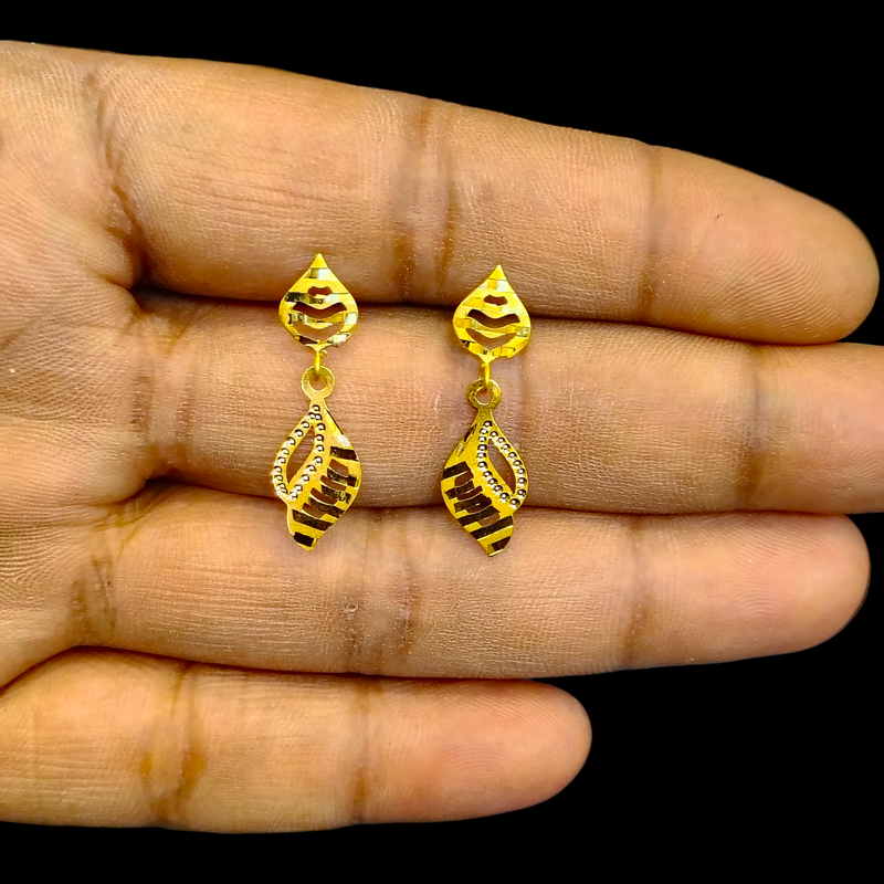 GOLD EARRINGS- WGT: 0.550 GM APPROX BIS CERTIFIED HUID HALLMARK 9KT GOLD EARRINGS 1 PAIR FOR WOMEN.