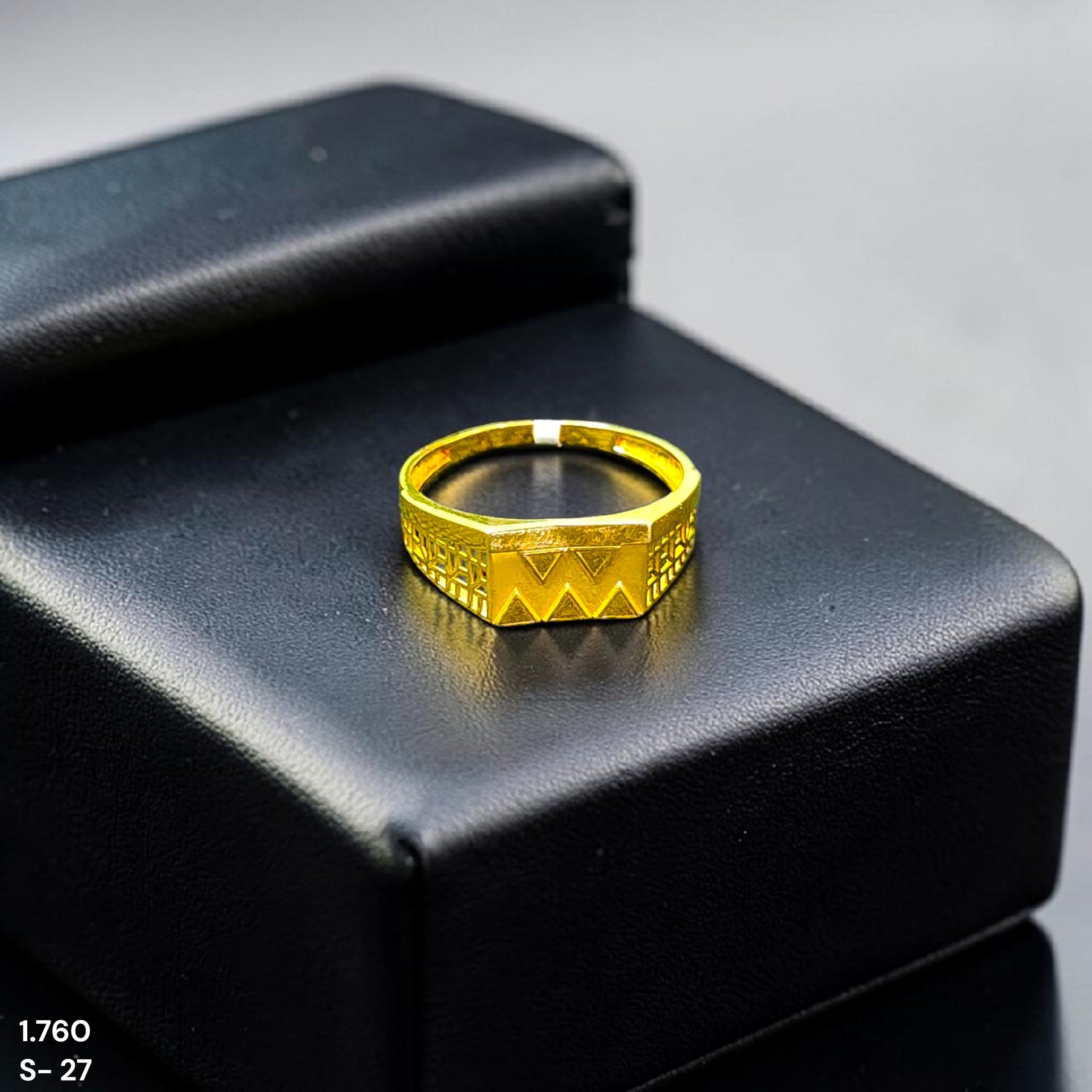 GENTS RING- TRJ (SIZE:27) WGT: 1.760 GM APPROX BIS CERTIFIED HUID HALLMARK 375 9KT GOLD FINGER RING FOR MEN 1 PIECE.