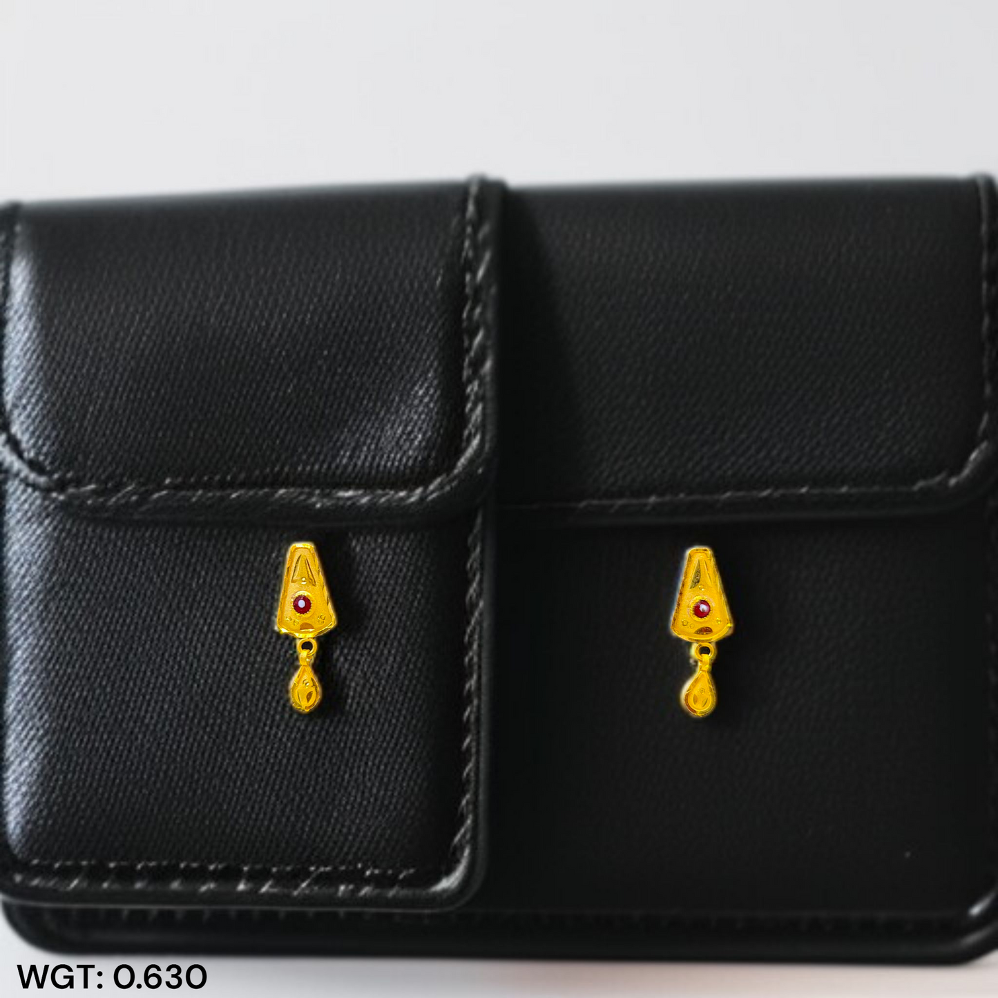 (GSE22) BIS CERTIFIED WGT: 0.630 GM APPROX HUID HALLMARK 916 22KT GOLD TOPS 1 PAIR FOR WOMEN.