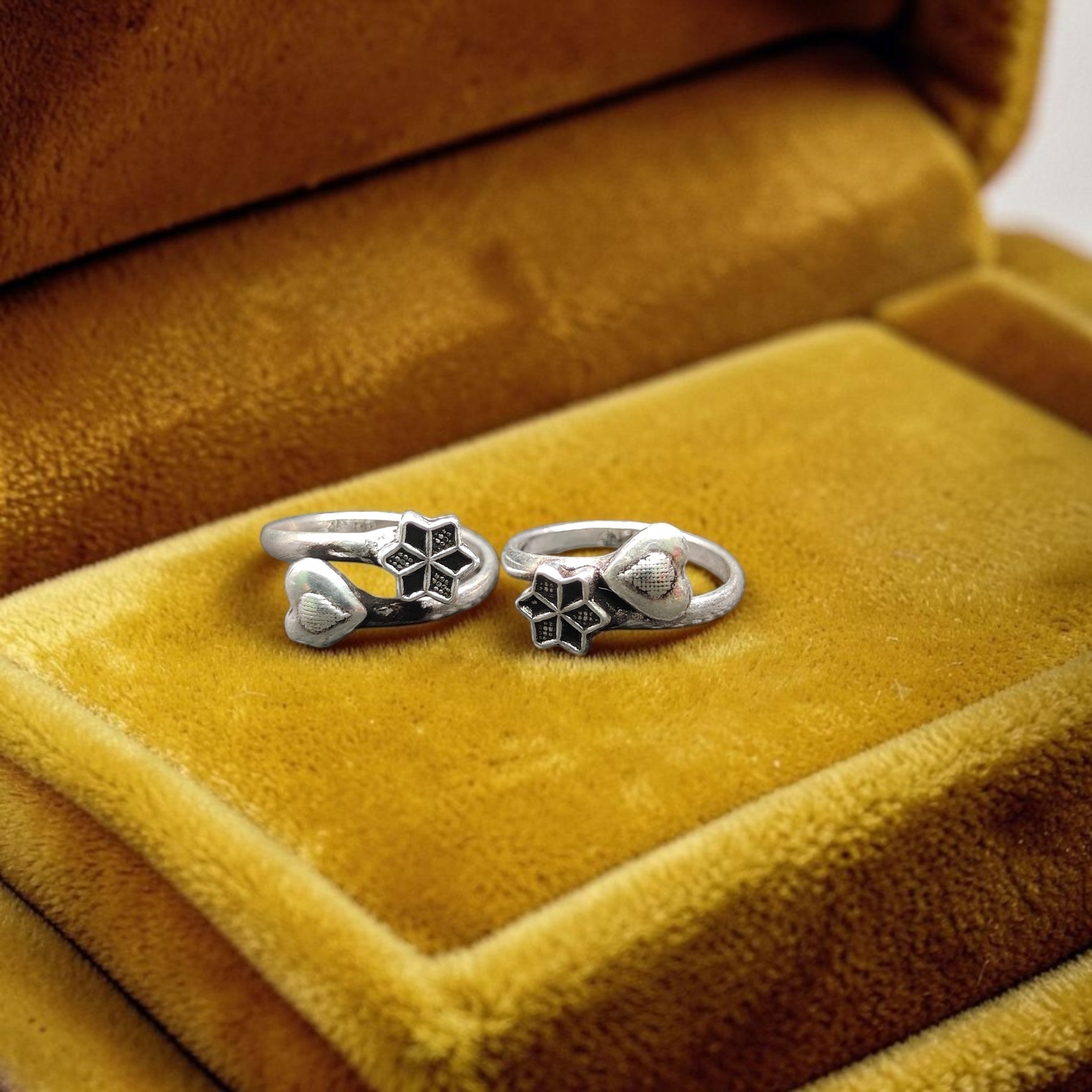 SILVER TOE RING- CERTIFIED BIS HUID HALLMARK 925 SILVER TOE RING (BICHIYA) 1 PAIR FOR REGULAR USE- (SOLD ON MRP).