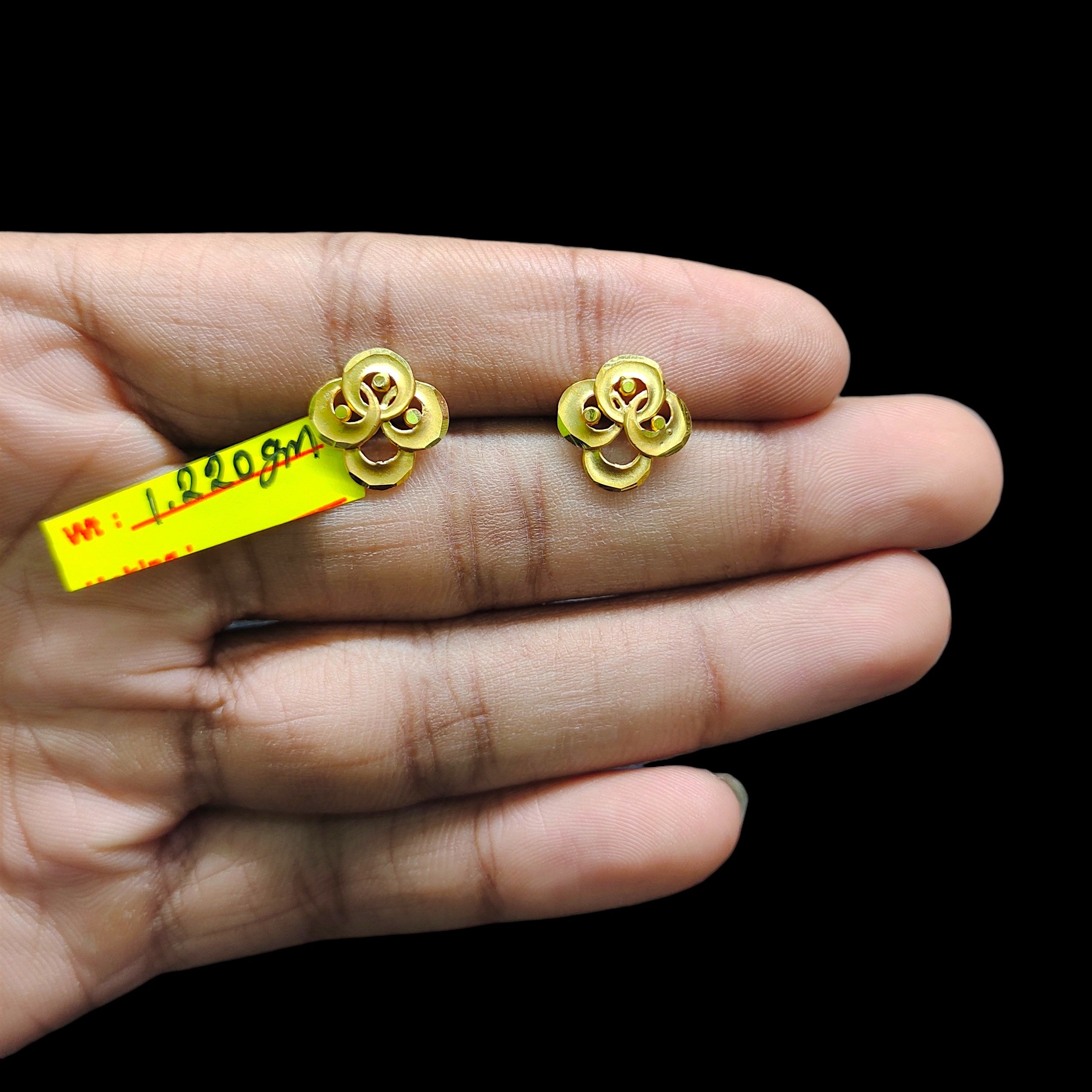 GOLD TOPS- BIS CERTIFIED (WGT: 1.220 GM APPROX) HUID HALLMARK 375 9KT GOLD TOPS 1 PAIR BEST FOR MARRIAGE GIFT.