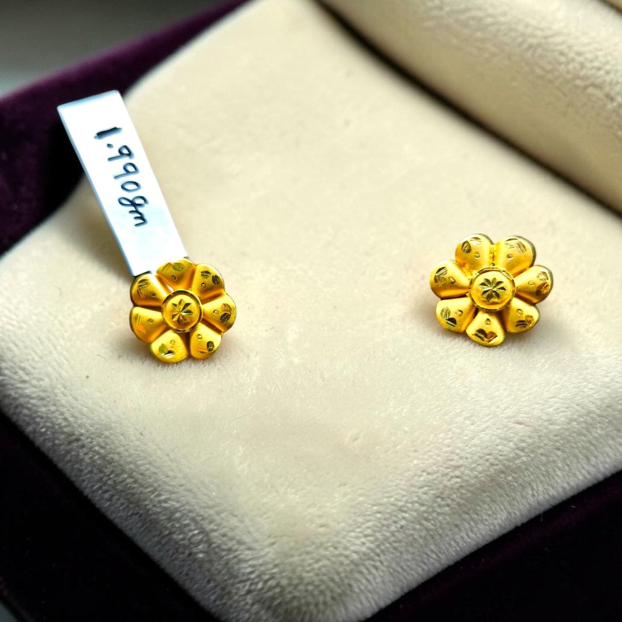 GOLD TOPS- BIS CERTIFIED WGT: 1.990 GM APPROX HUID HALLMARK 916 22KT GOLD TOPS 1 PAIR FOR WOMEN.