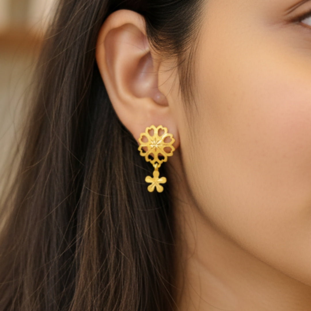 (GSE22) BIS CERTIFIED WGT: 0.570 GM APPROX HUID HALLMARK 916 22KT GOLD TOPS 1 PAIR FOR WOMEN.