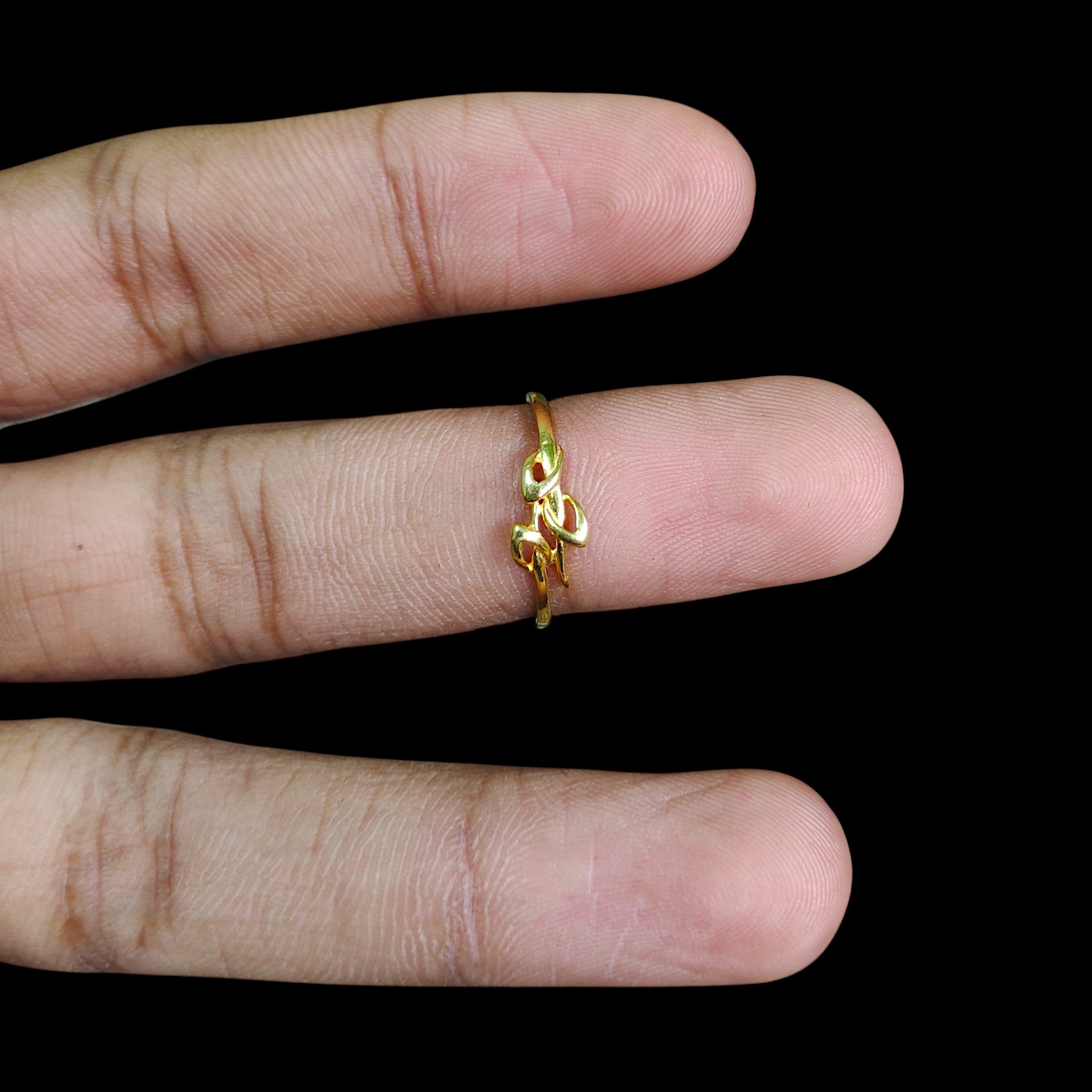 LADIES RING- (SIZE: 14) WGT: 0.840 GM APPROX 14KT HALLMARK GOLD RING FOR WOMEN 1 PIECE.