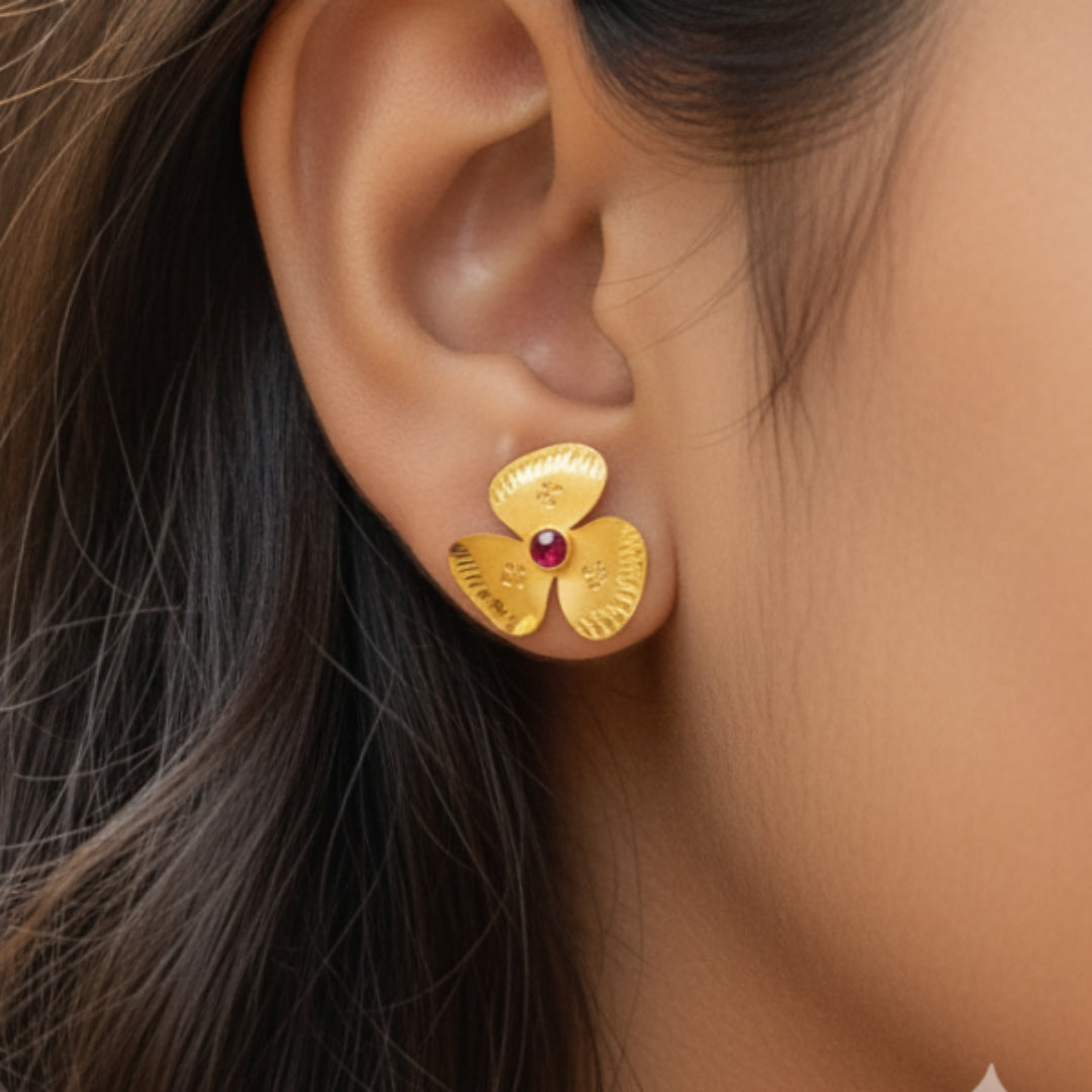 (GSE22) BIS CERTIFIED WGT: 0.850 GM APPROX HUID HALLMARK 916 22KT GOLD TOPS 1 PAIR FOR WOMEN.