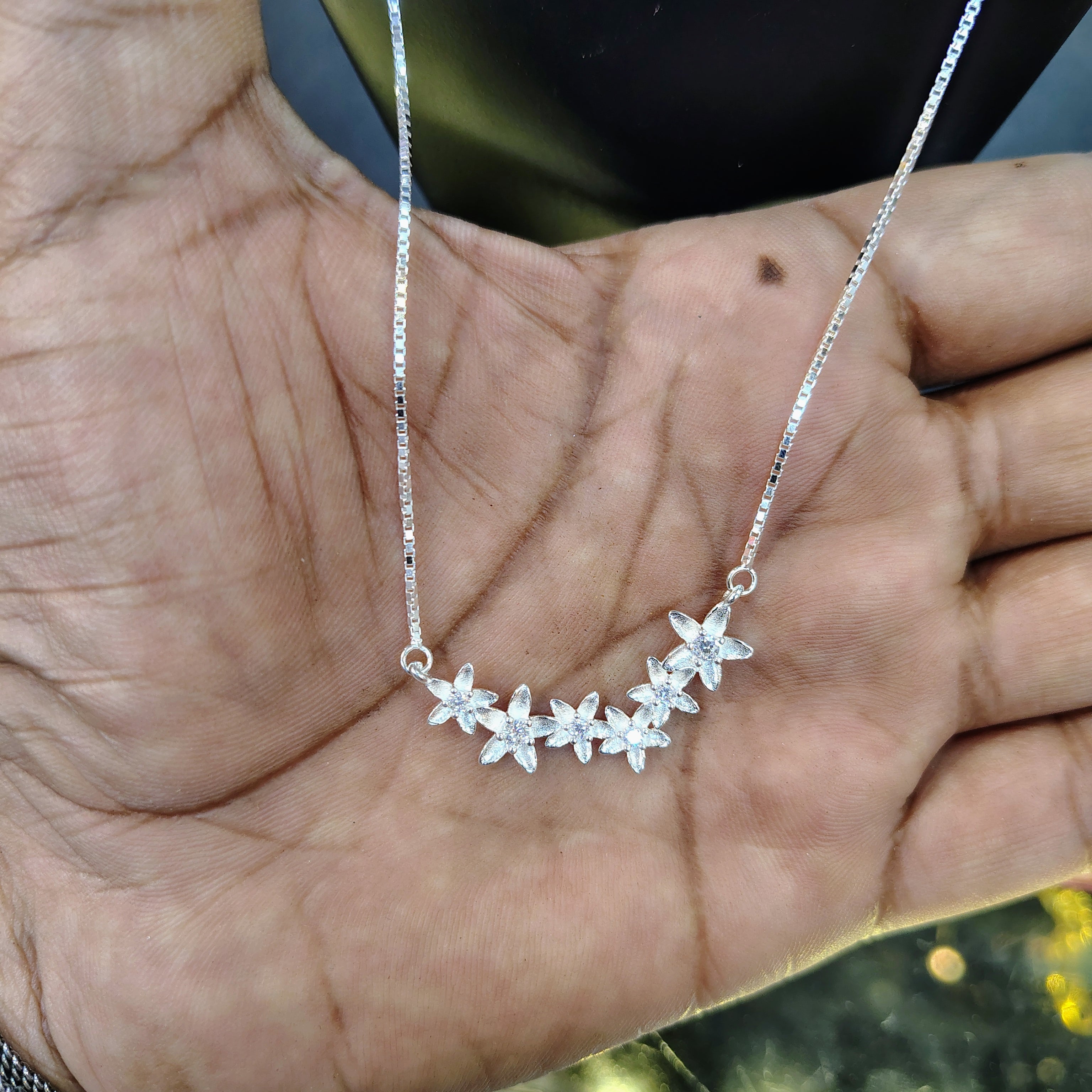 (JIVA COLLECTION) CERTIFIED BIS HALLMARK 925 STERLING SILVER CHAIN 18 INCH WITH STUDDED FLOWER PENDANT - BANKOK IMPORTED (SOLD ON MRP)