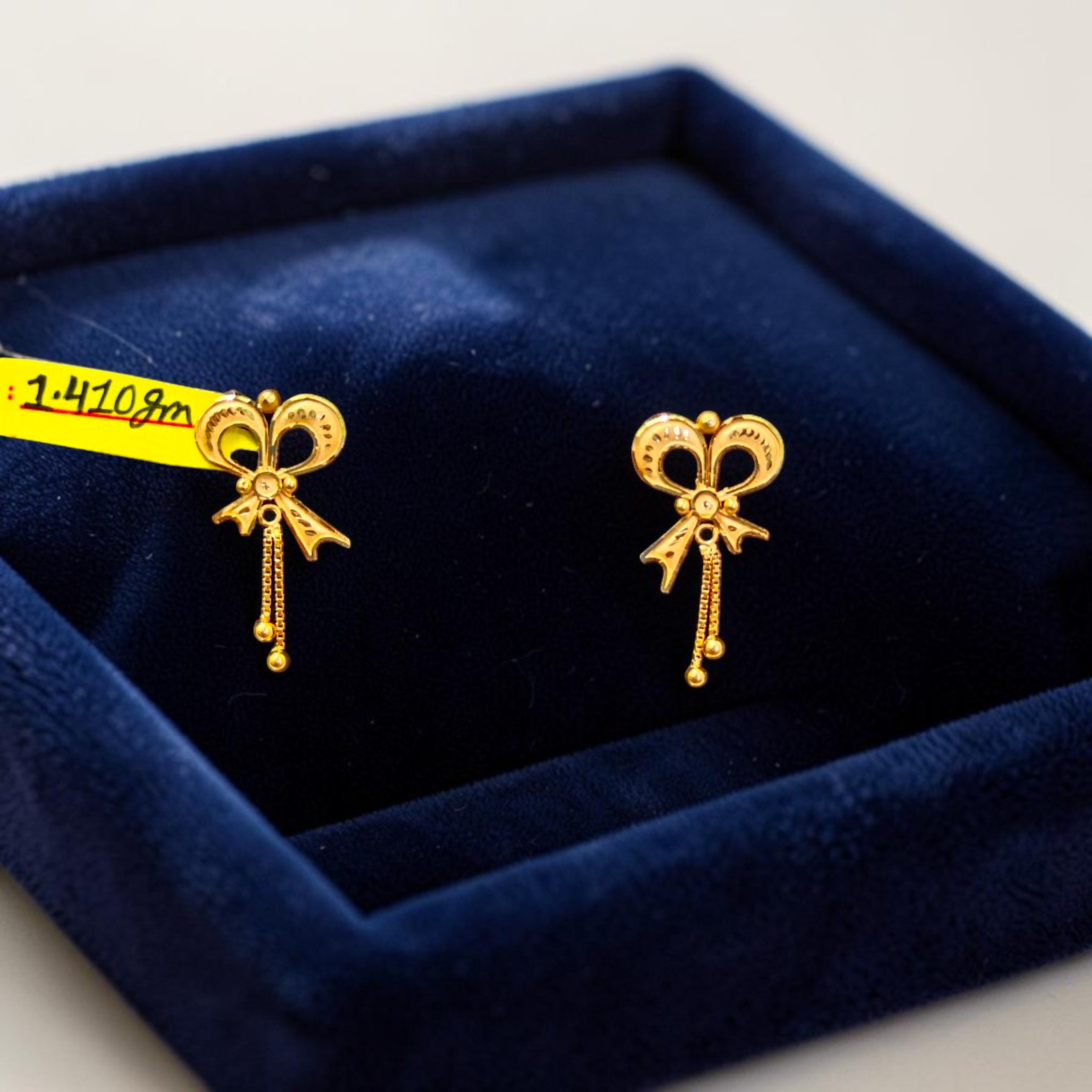 GOLD TOPS- BIS CERTIFIED WGT: 1.410 GM APPROX HUID HALLMARK 916 22KT GOLD TOPS 1 PAIR FOR WOMEN.
