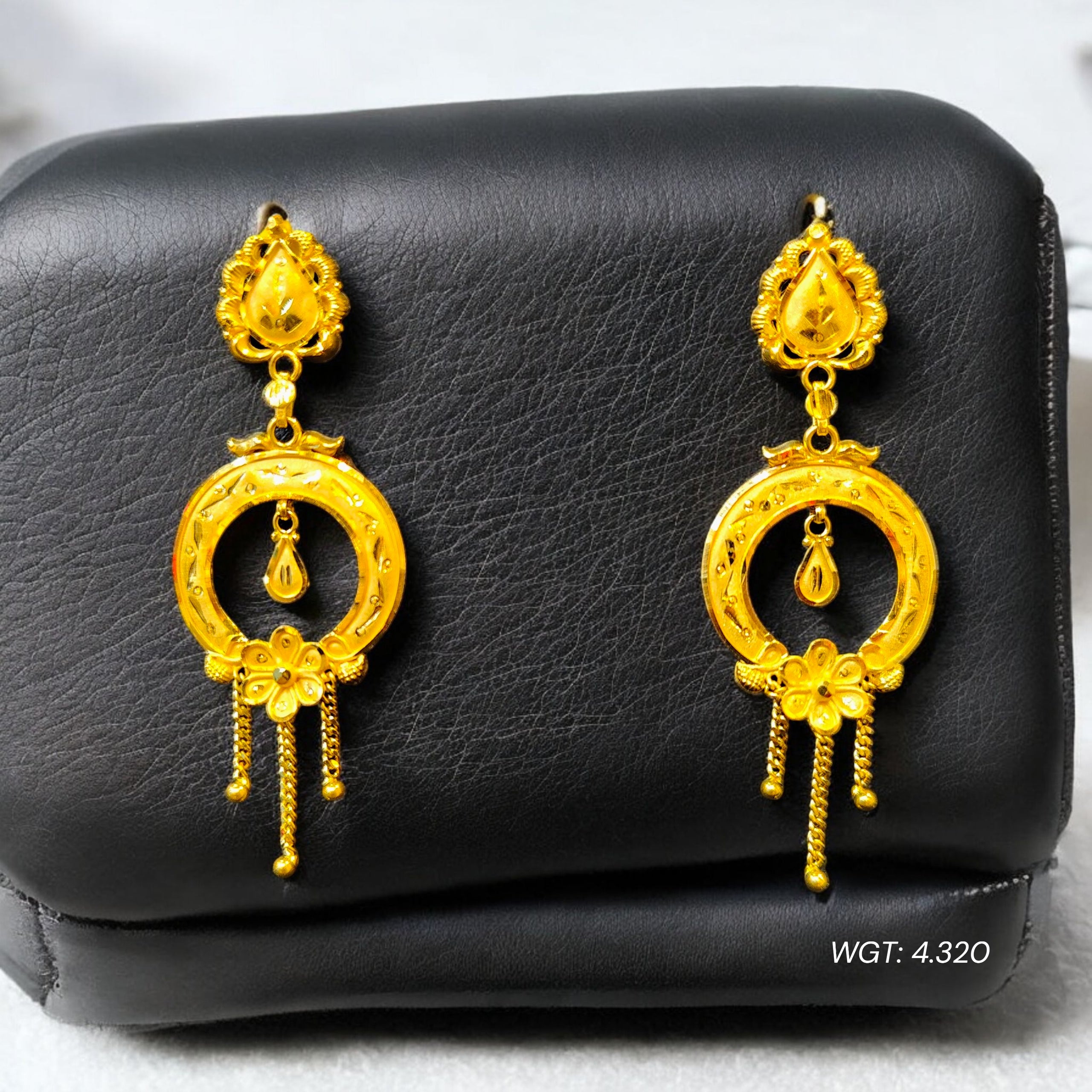 (GER22) BIS CERTIFIED WGT: 4.320 GM APPROX HUID HALLMARK 916 22KT GOLD EARRINGS KANBALA 1 PAIR FOR WOMEN.