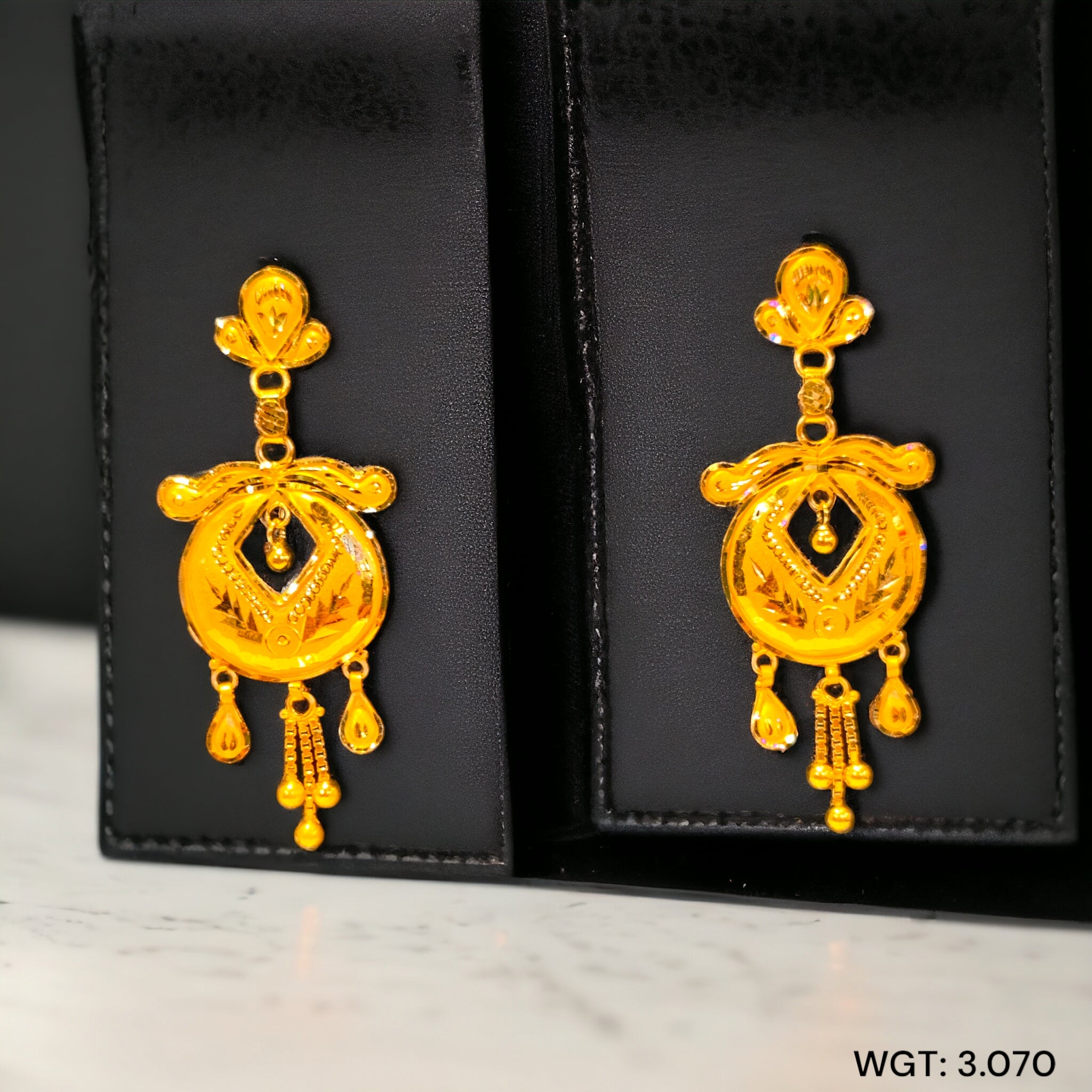 (GEK) TRJ WGT: 3.070 GM APPROX HUID HALLMARK 22KT GOLD EARRINGS KANBALA 1 PAIR FOR WOMEN.