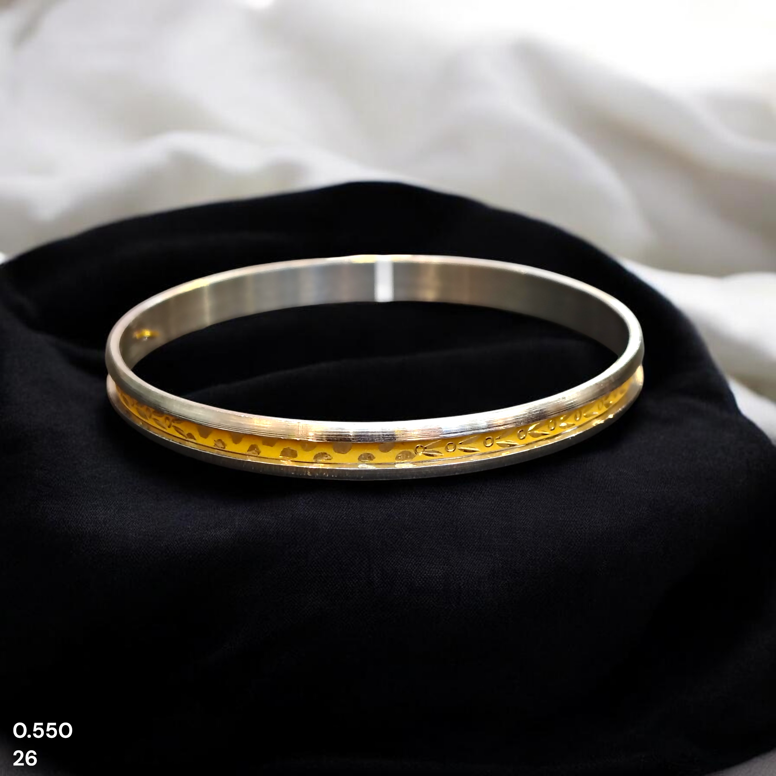 GOLD CHURI NOA- (SIZE: 26) WGT: 0.550 GM APPROX 22KT HUID HALLMARK GOLD NOA BANGLES 1 PIECE.