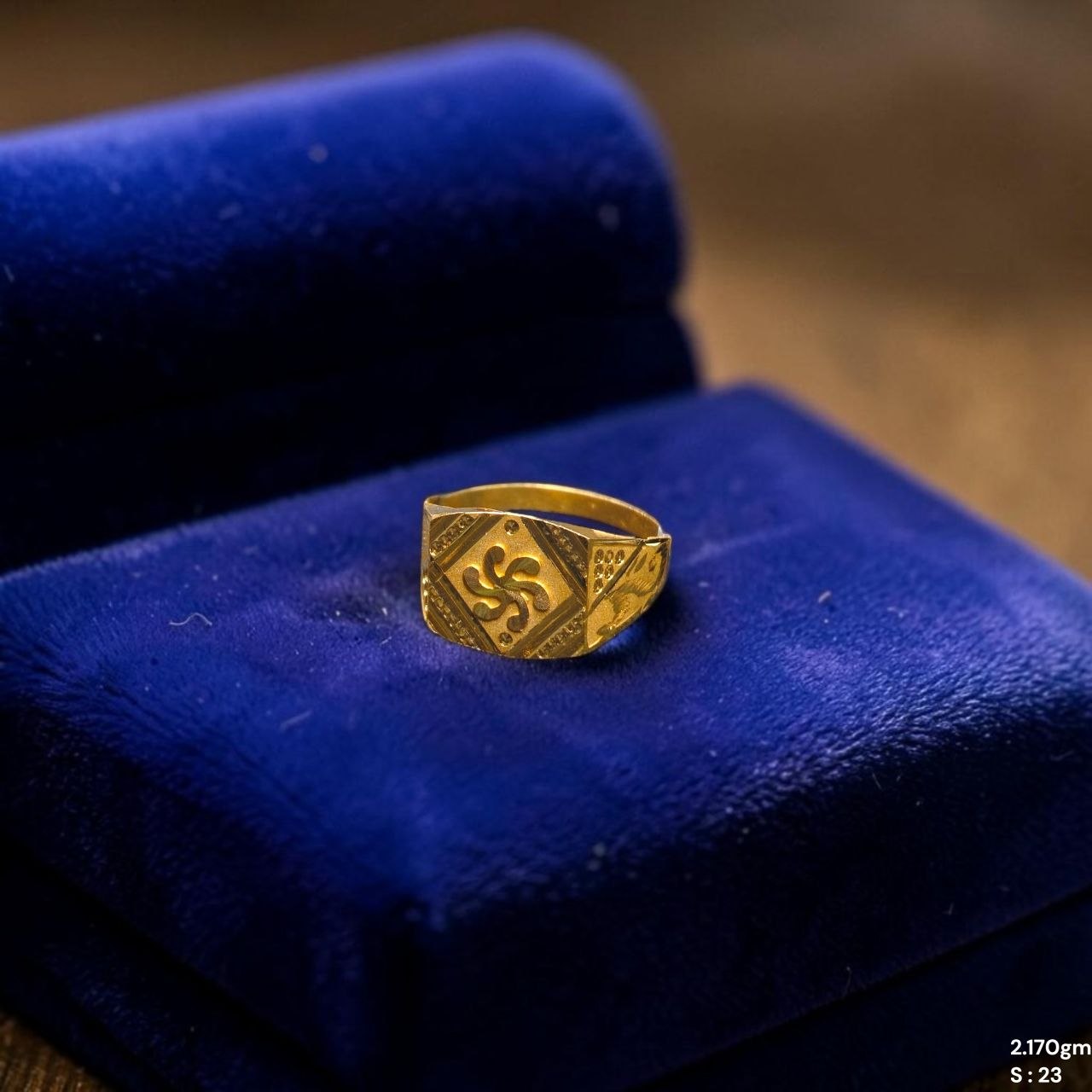 GENTS RING- SIZE:23 (WGT: 2.170 GM APPROX) BIS CERTIFIED HUID HALLMARK 916 22KT GOLD GENTS FINGER RING FOR MEN 1 PIECE.