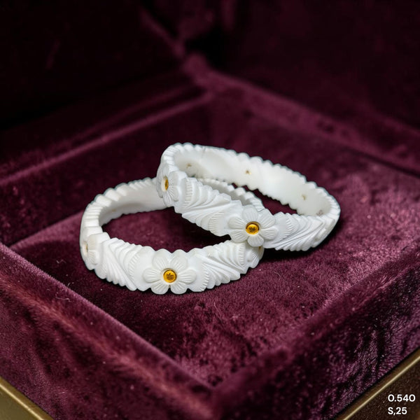 GSB9K- (5EDKWW)-(KI9WKX) (SIZE:25) (WGT: 0.540 GM APPROX) BIS CERTIFIED HUID HALLMARK 375 9KT GOLD SAKHA BADHANO 1 PAIR FOR WOMEN NOT FOR REGULAR USE.