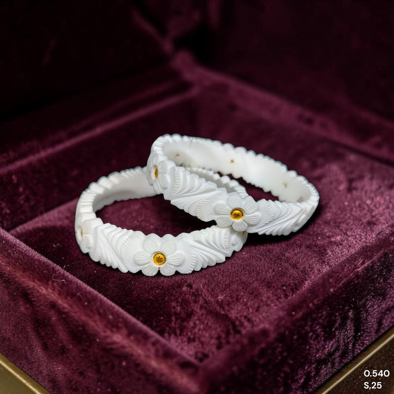 GSB9K- (5EDKWW)-(KI9WKX) (SIZE:25) (WGT: 0.540 GM APPROX) BIS CERTIFIED HUID HALLMARK 375 9KT GOLD SAKHA BADHANO 1 PAIR FOR WOMEN NOT FOR REGULAR USE.