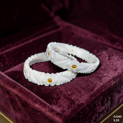 GSB9K- (5EDKWW)-(KI9WKX) (SIZE:25) (WGT: 0.540 GM APPROX) BIS CERTIFIED HUID HALLMARK 375 9KT GOLD SAKHA BADHANO 1 PAIR FOR WOMEN NOT FOR REGULAR USE.