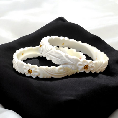 SAKHA BADHANO- WGT: 0.400 GM APPROX HUID HALLMARK 916 22KT GOLD SAKHA BADHANO (BROAD FUL DESIGN) 1 PAIR DESIGN FOR REGULAR USE (GET ANY DESIGN AS PER SIZE).