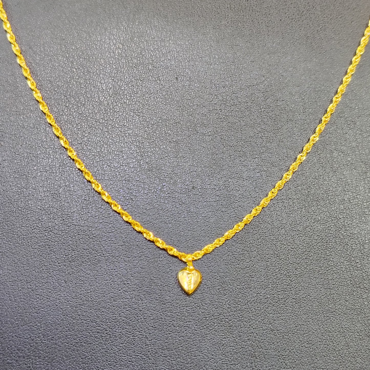 (FREE KDM LOVE LOCKET)- VIRAL ROPE CHAIN (GCS) WGT: 0.800 GM APPROX HUID HALLMARK 18KT GOLD CHAIN 1 PIECE 16 INCH (FOR SPECIAL GIFT ONLY)NOT FOR DAILY USE.