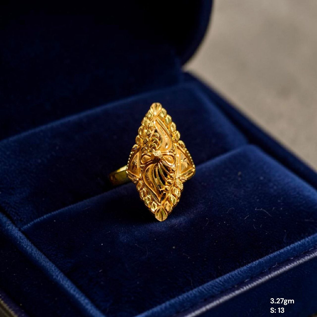 LADIES RING- (SIZE: 13 ) WGT: 3.270 GM APPROX BIS CERTIFIED HUID HALLMARK 916 22KT GOLD RING FOR WOMEN 1 PIECE.