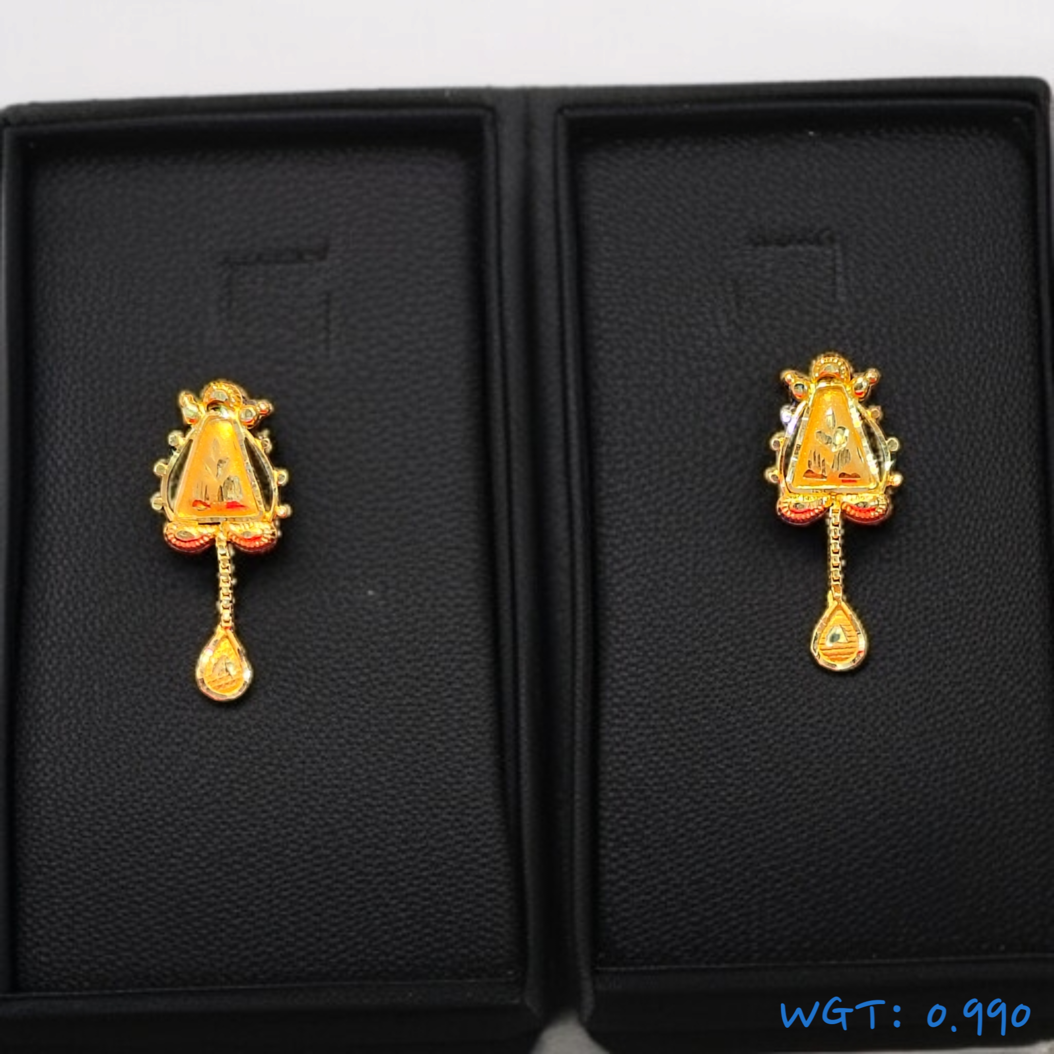 (GPT) RAJLAXMI WGT: 0.990 GM APPROX HUID HALLMARK 916 22KT GOLD EAR TOPS STUD 1 PAIR FOR REGULAR USE.