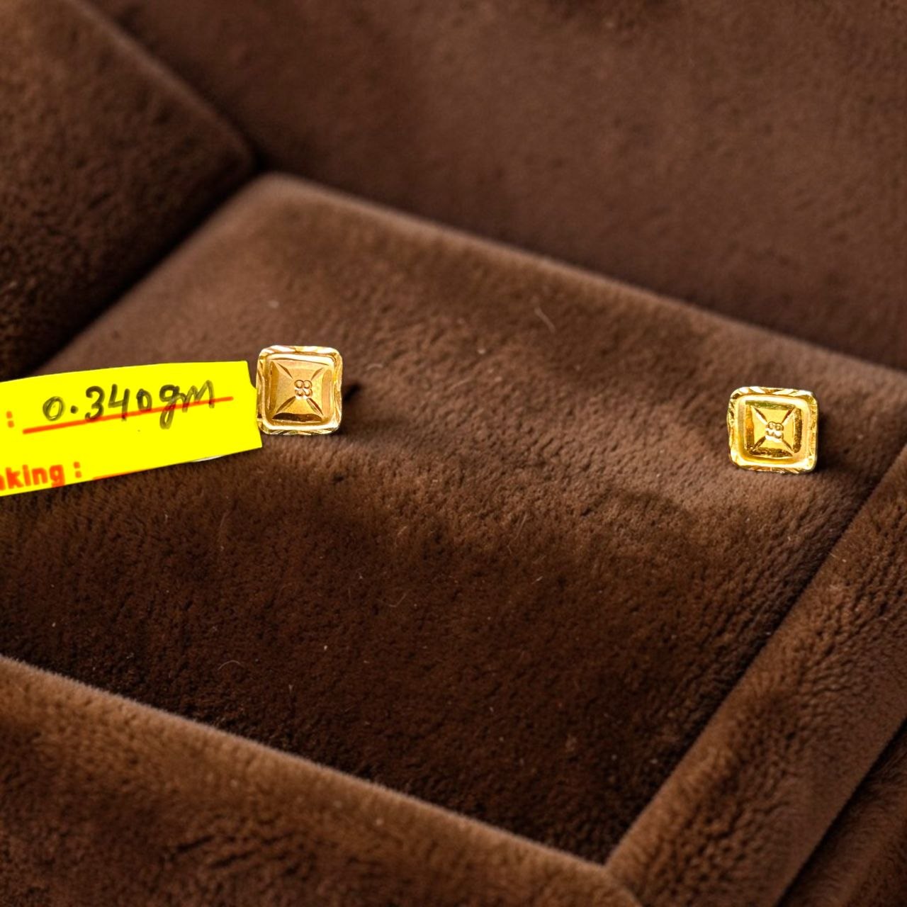 GOLD TOPS- BIS CERTIFIED (WGT: 0.340 GM APPROX) HUID HALLMARK 375 9KT GOLD TOPS 1 PAIR BEST FOR MARRIAGE GIFT.