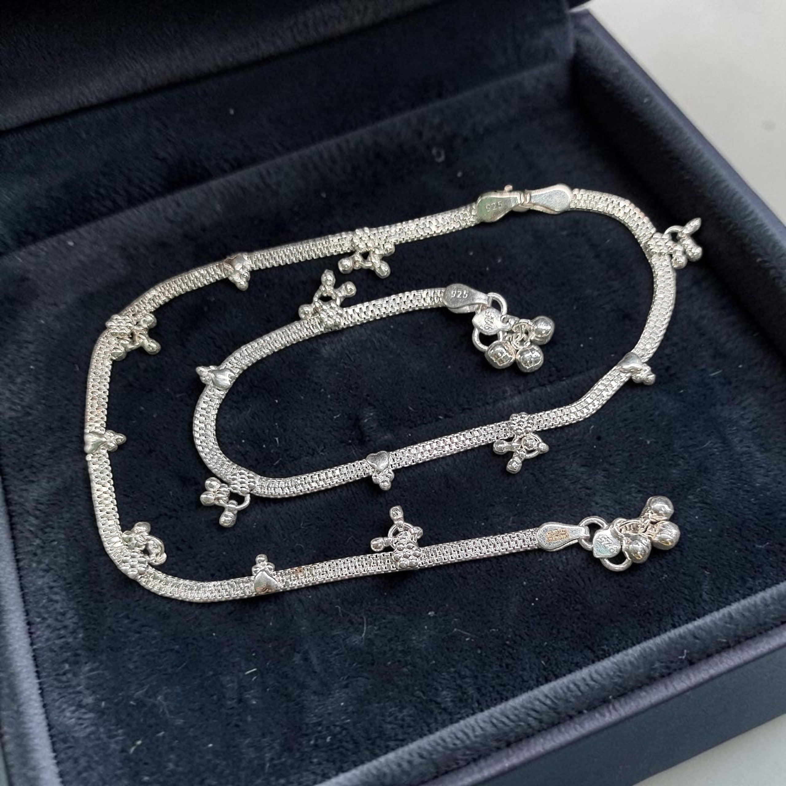 SILVER PAYEL- (WGT: 30.500 GM APPROX) BIS HALLMARK 925 SILVER PAYEL (ANKLET) 1 PAIR LENGTH: 10 INCH FOR WOMEN.