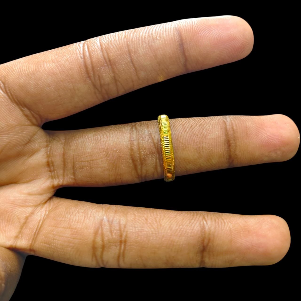 LADIES RING- (SIZE: 25) WGT: 0.630 GM APPROX BIS CERTIFIED HUID HALLMARK 9KT GOLD THUMB RING FOR UNISEX 1 PIECE.(Q43PU3)