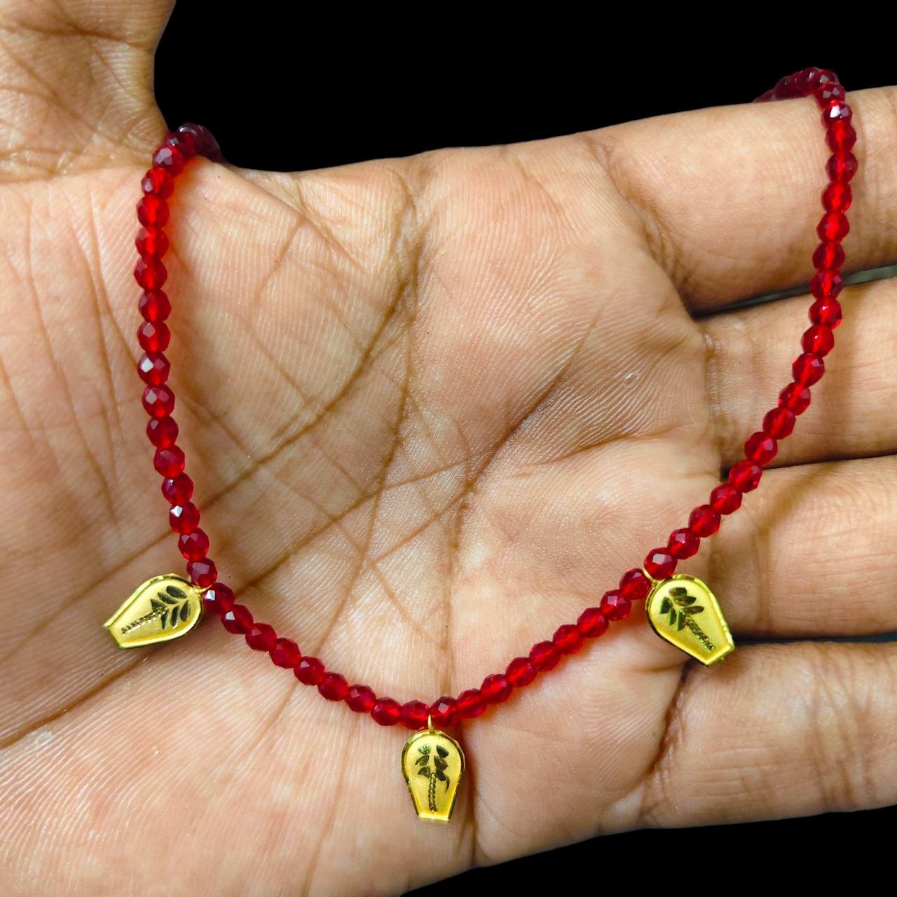 GOLD MOTI HAR- WGT: 0.490 GM APPROX HUID HALLMARK 22KT GOLD MOTI SELIHAR 1 PIECE WITH CRYSTAL CHAIN.