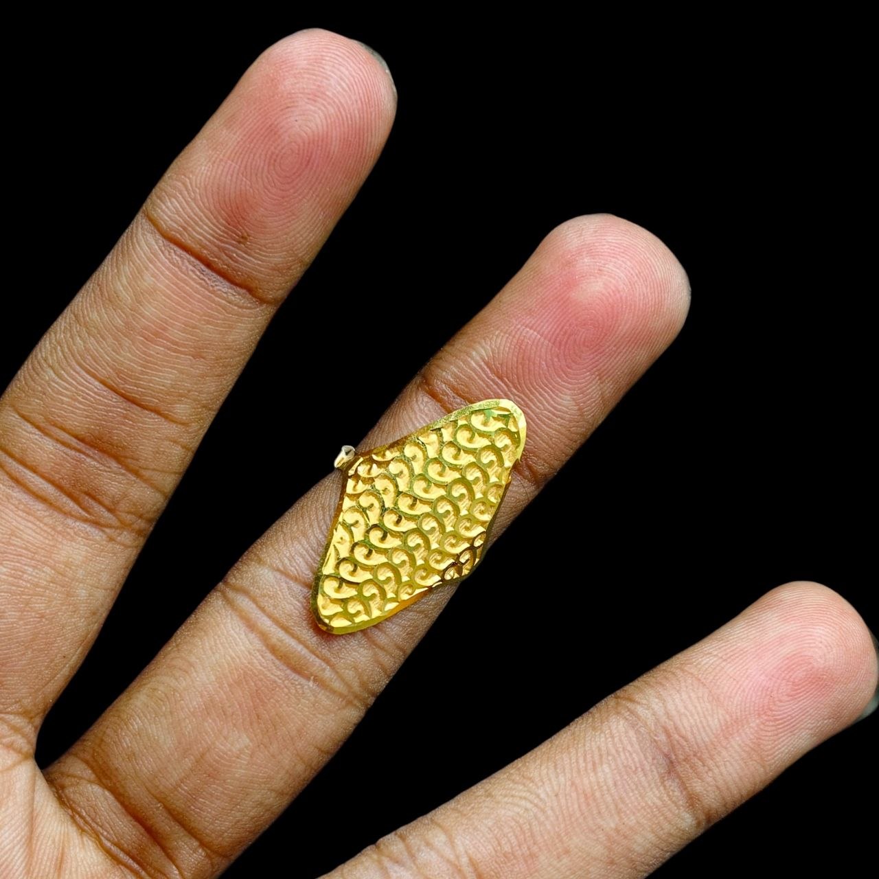 LADIES RING- (SIZE: 15) WGT: 0.850 GM APPROX BIS CERTIFIED HUID HALLMARK 9KT GOLD FINGER RING FOR WOMEN 1 PIECE