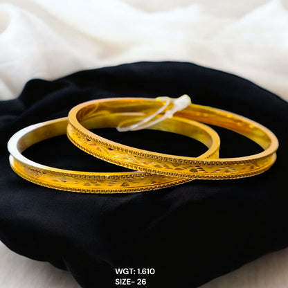 TRJ WGT: 1.610 GM APPROX (SIZE-26) 22KT HUID HALLMARK GOLD CHILA SOCKET CHURI 1 PAIR.