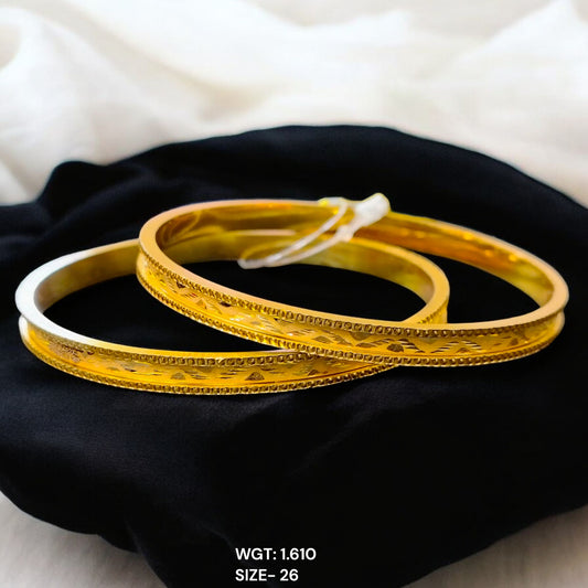 TRJ WGT: 1.610 GM APPROX (SIZE-26) 22KT HUID HALLMARK GOLD CHILA SOCKET CHURI 1 PAIR.