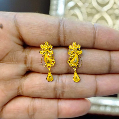 (GER22) BIS CERTIFIED WGT: 1.200 GM APPROX HUID HALLMARK 916 22KT GOLD EARRINGS KANBALA 1 PAIR FOR WOMEN.