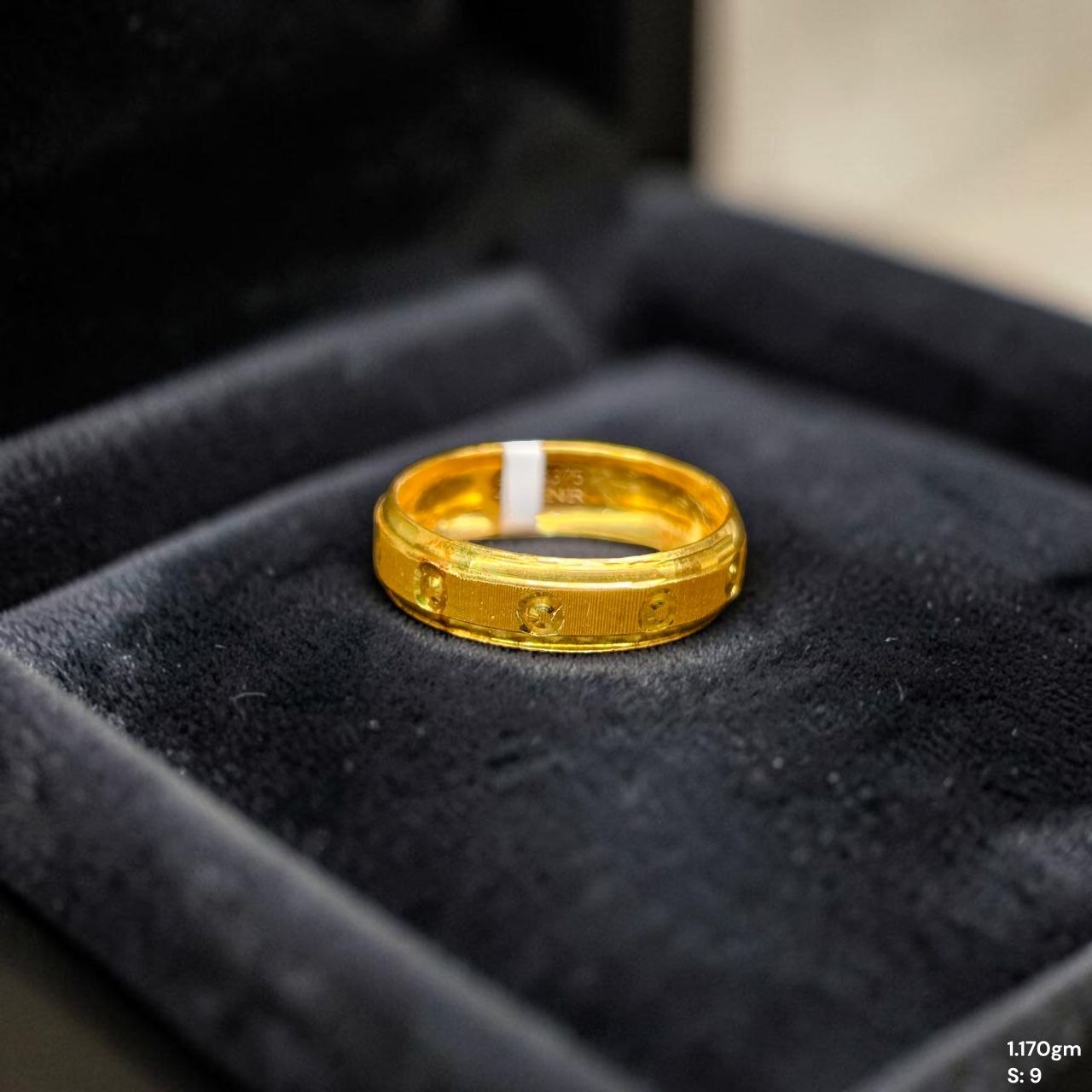 LADIES RING- (SIZE: 9 ) WGT: 1.170 GM APPROX BIS CERTIFIED HUID HALLMARK 9KT GOLD THUMB RING FOR UNISEX 1 PIECE.(4I5XNR)